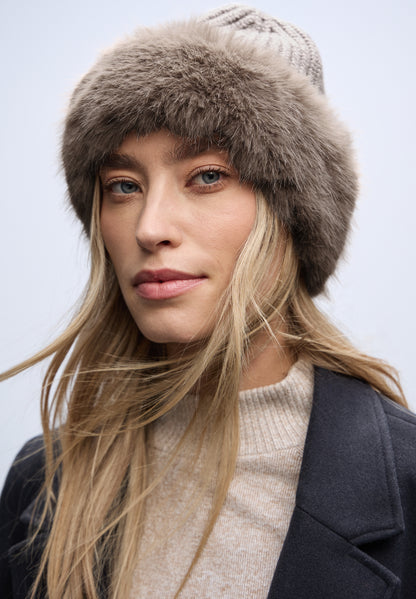 Beanie mit Fake Fur