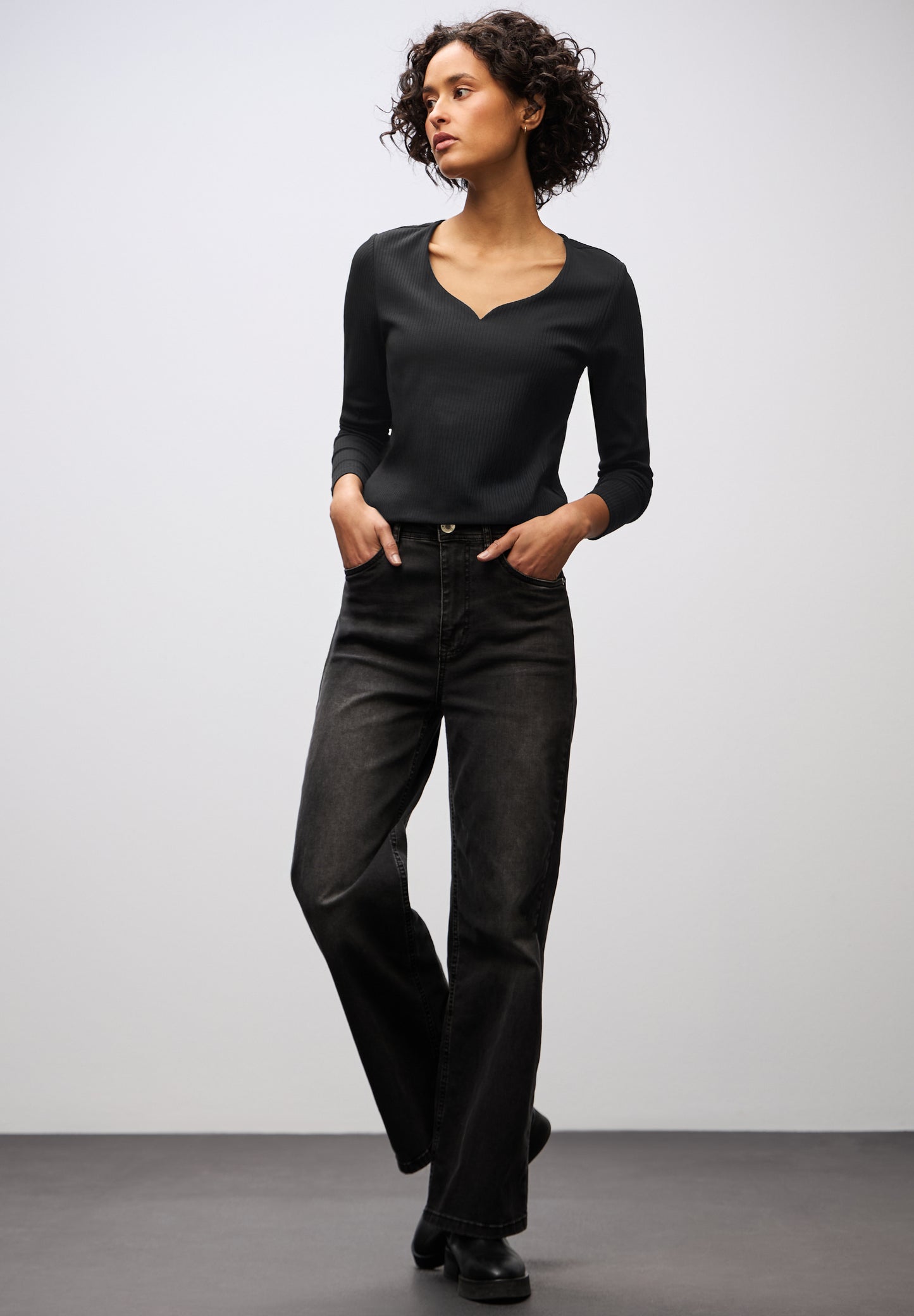 Shirt mit Herzausschnitt