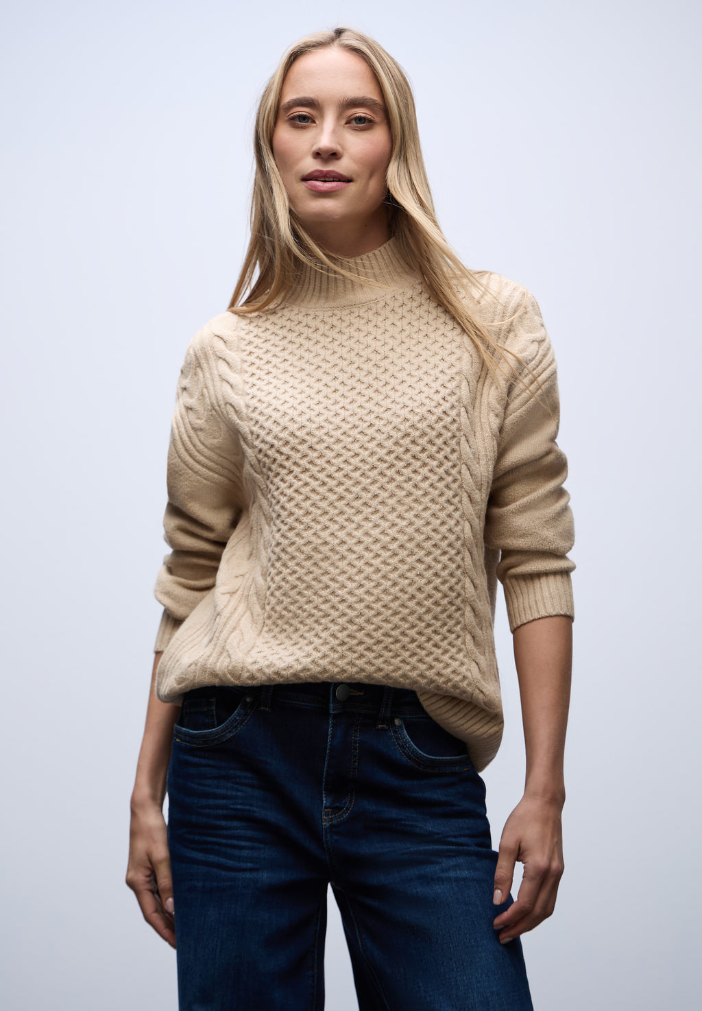 Pullover mit Strickmuster