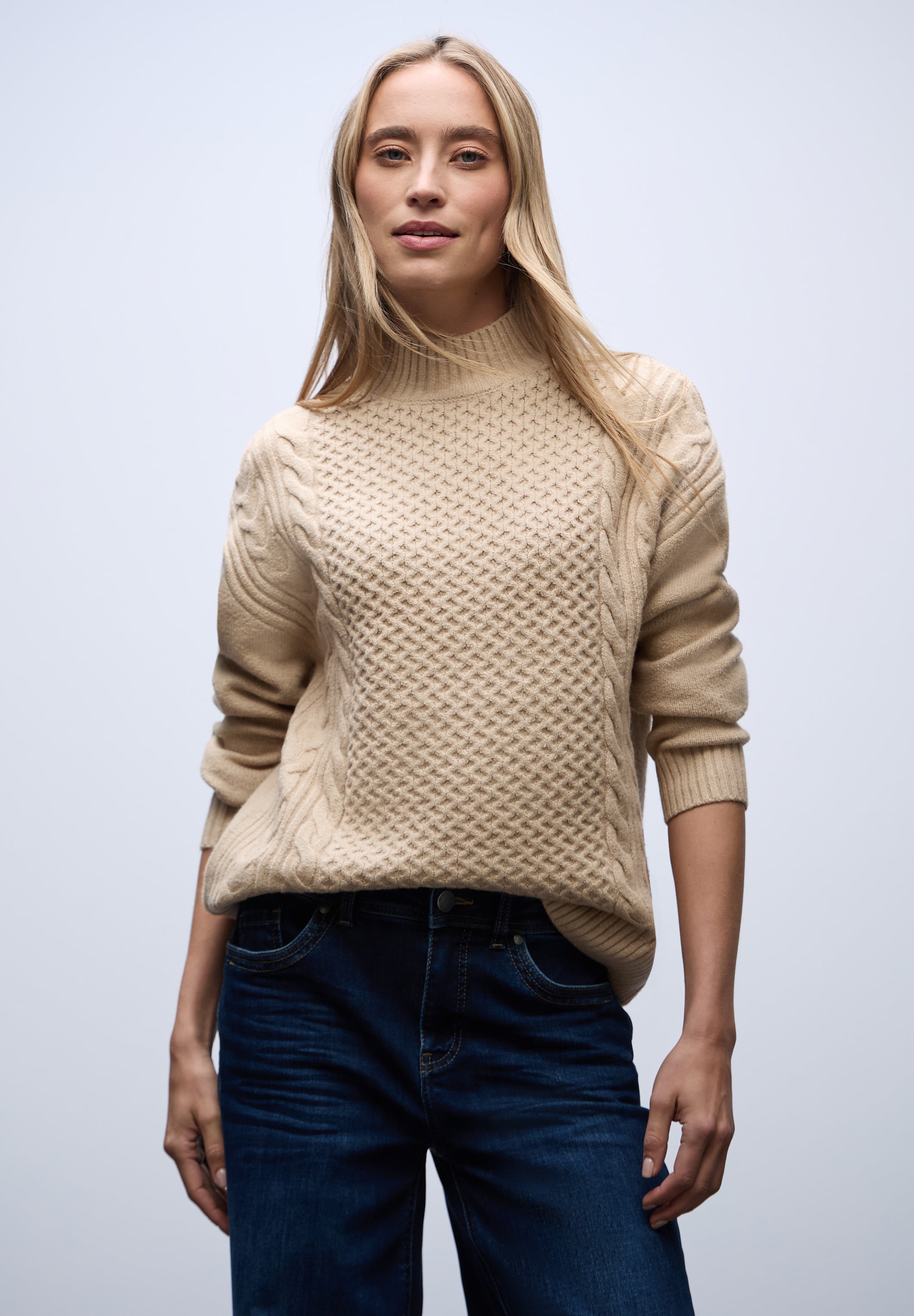 Pullover mit Strickmuster