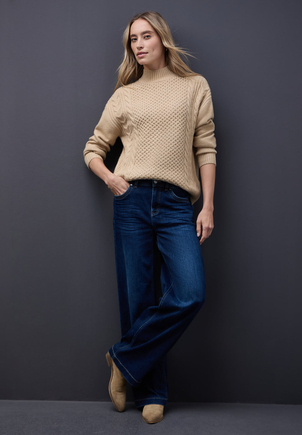 Pullover mit Strickmuster