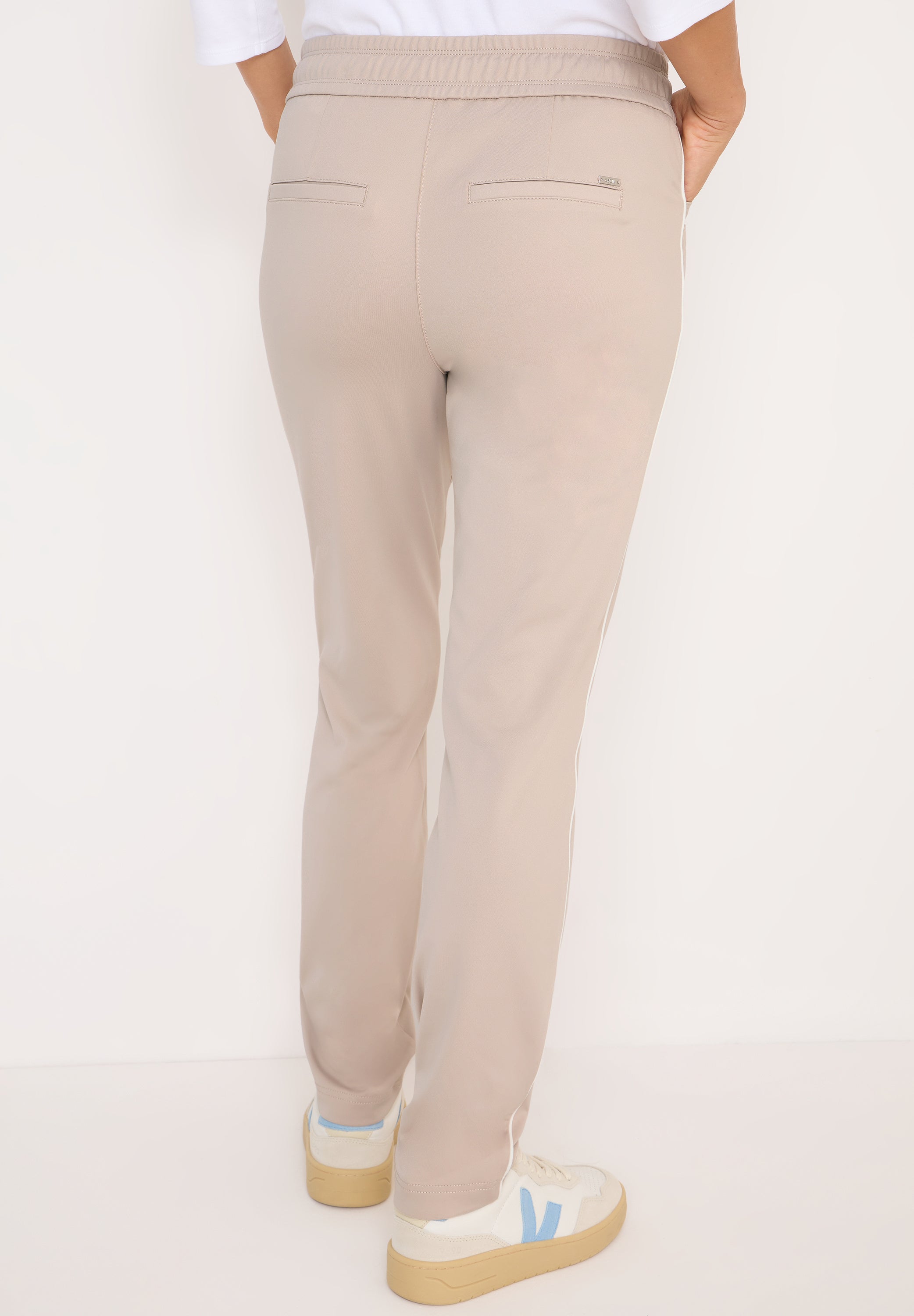 Hose mit Gallonstreifen