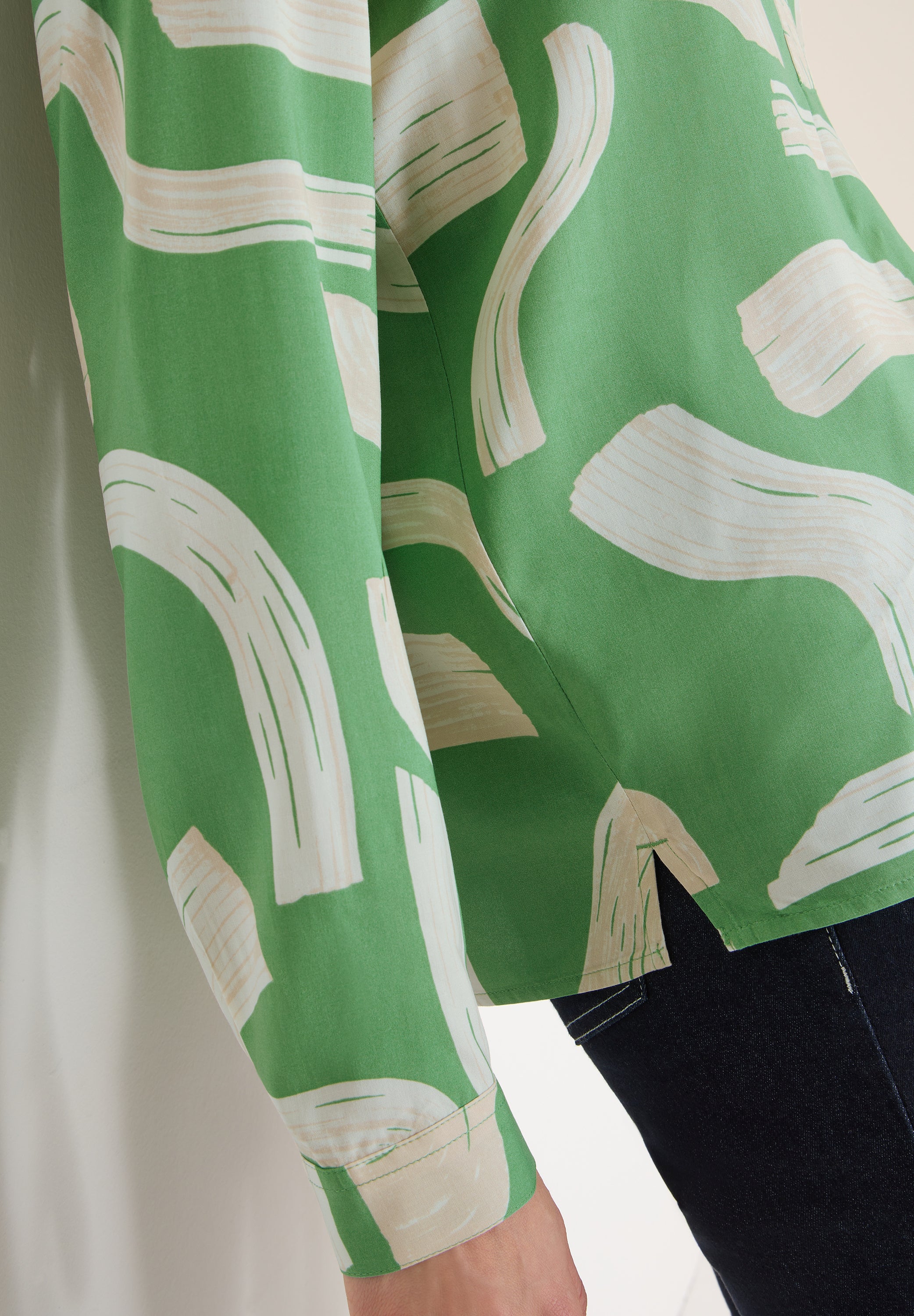 Gemusterte Split Neck Bluse