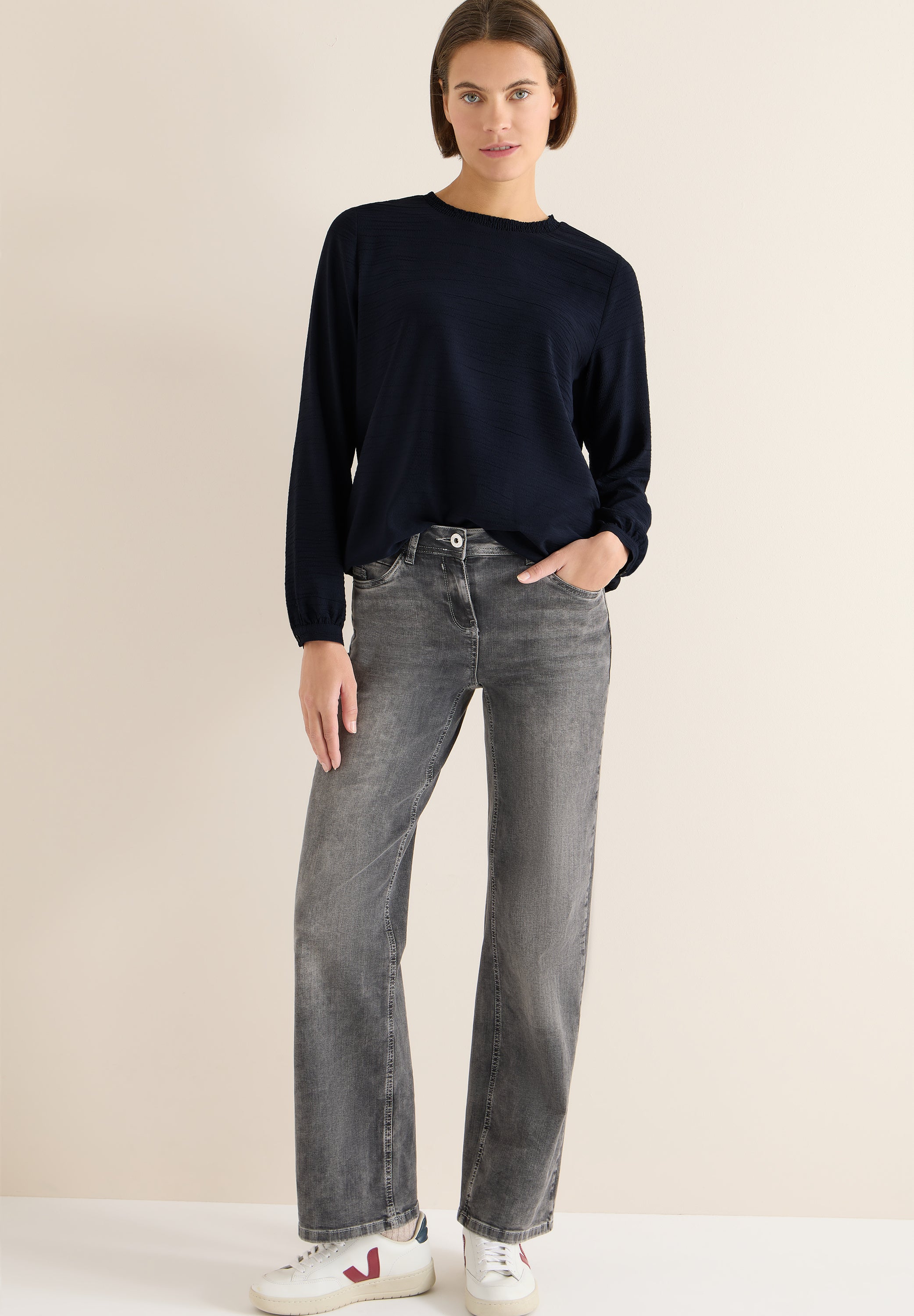 Bluse mit Smock-Ausschnitt