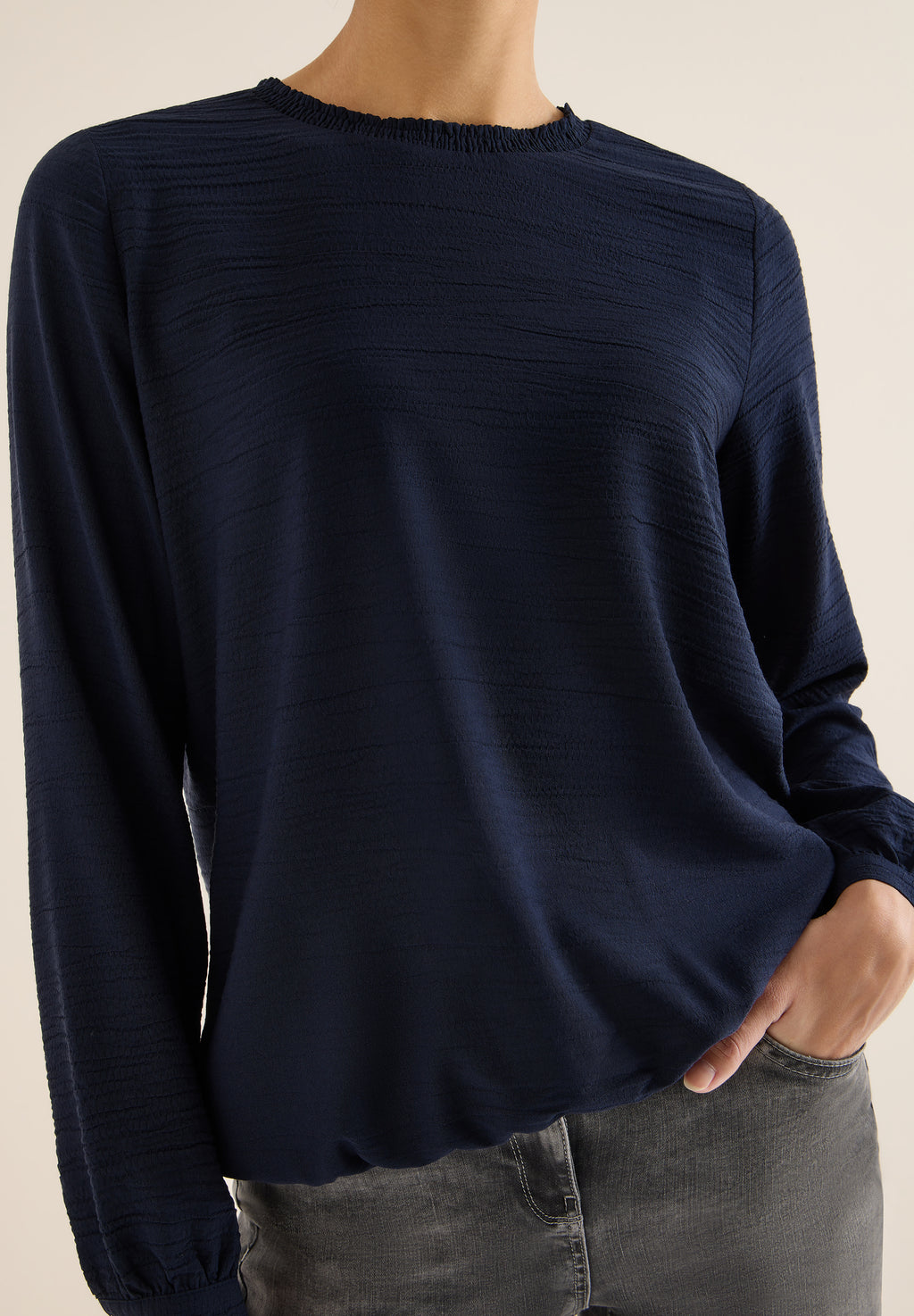 Bluse mit Smock-Ausschnitt