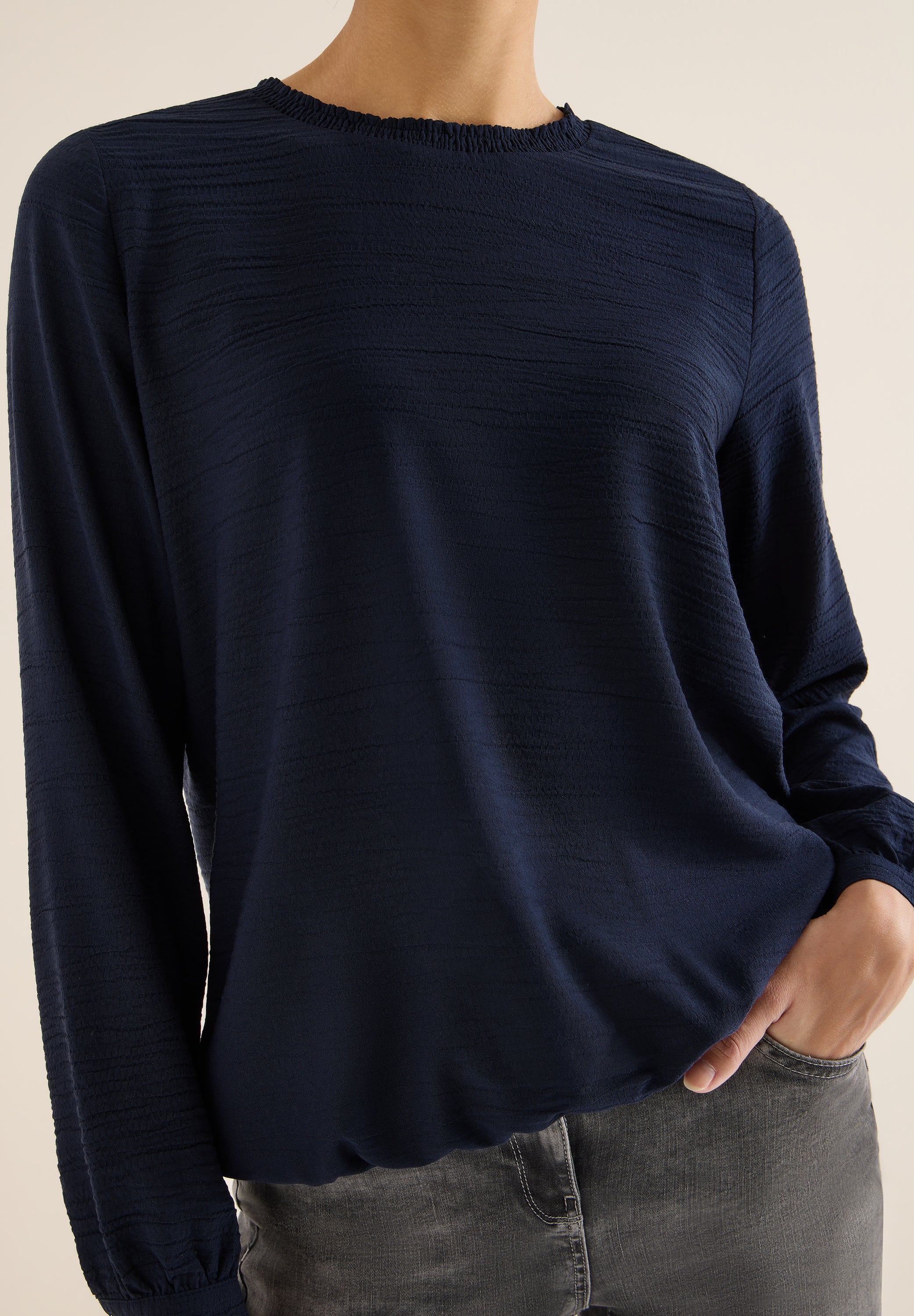 Bluse mit Smock-Ausschnitt