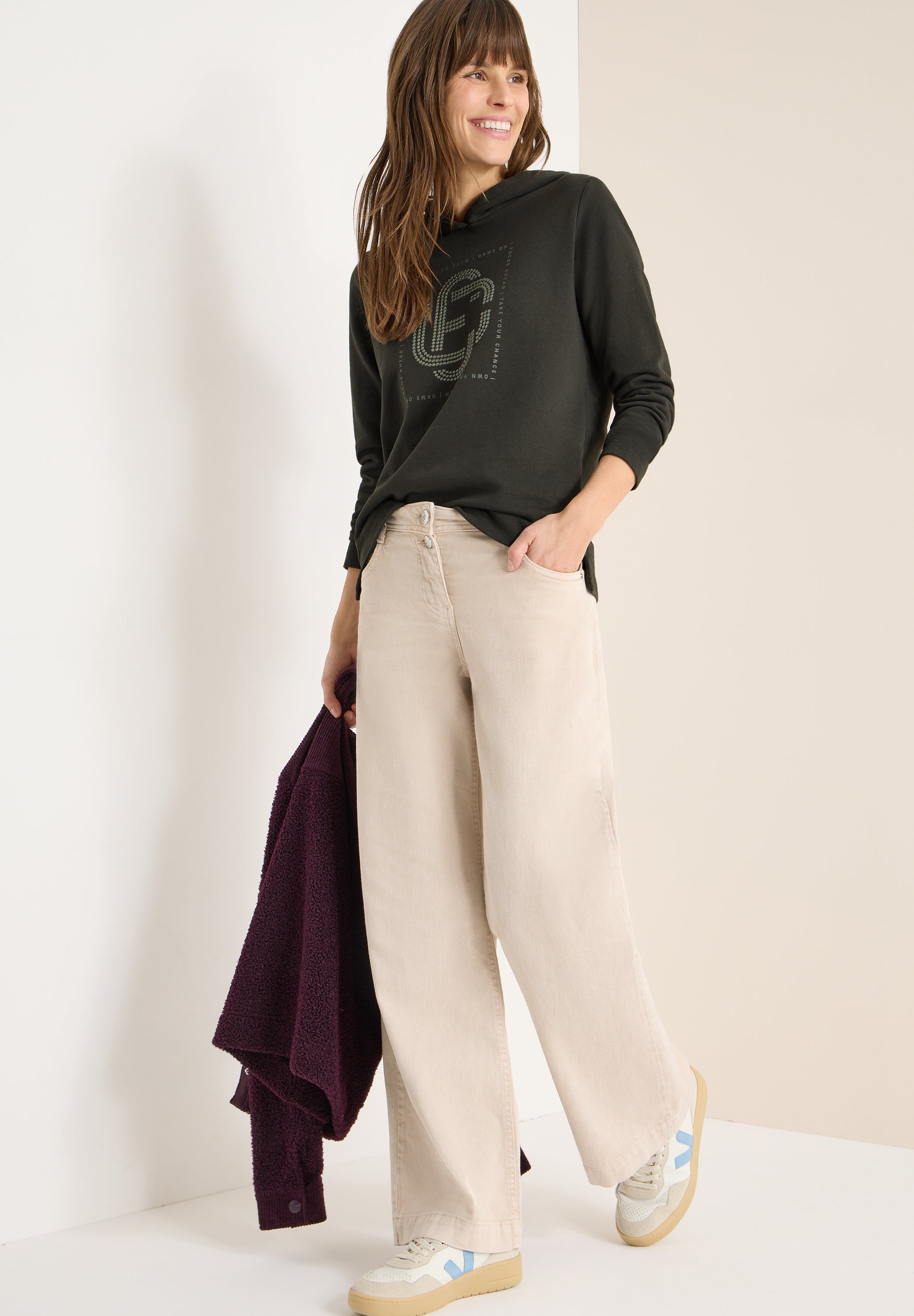 Hoodie mit Schmucksteinen