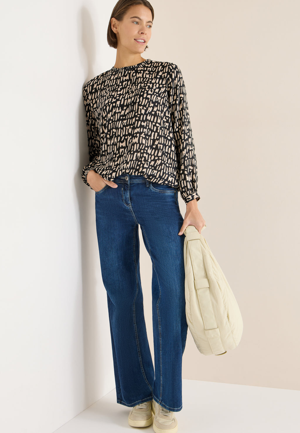 Bluse mit Smock-Ausschnitt