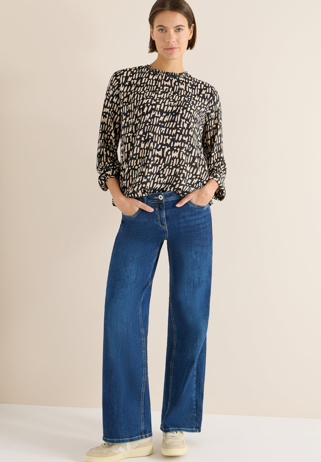 Bluse mit Smock-Ausschnitt