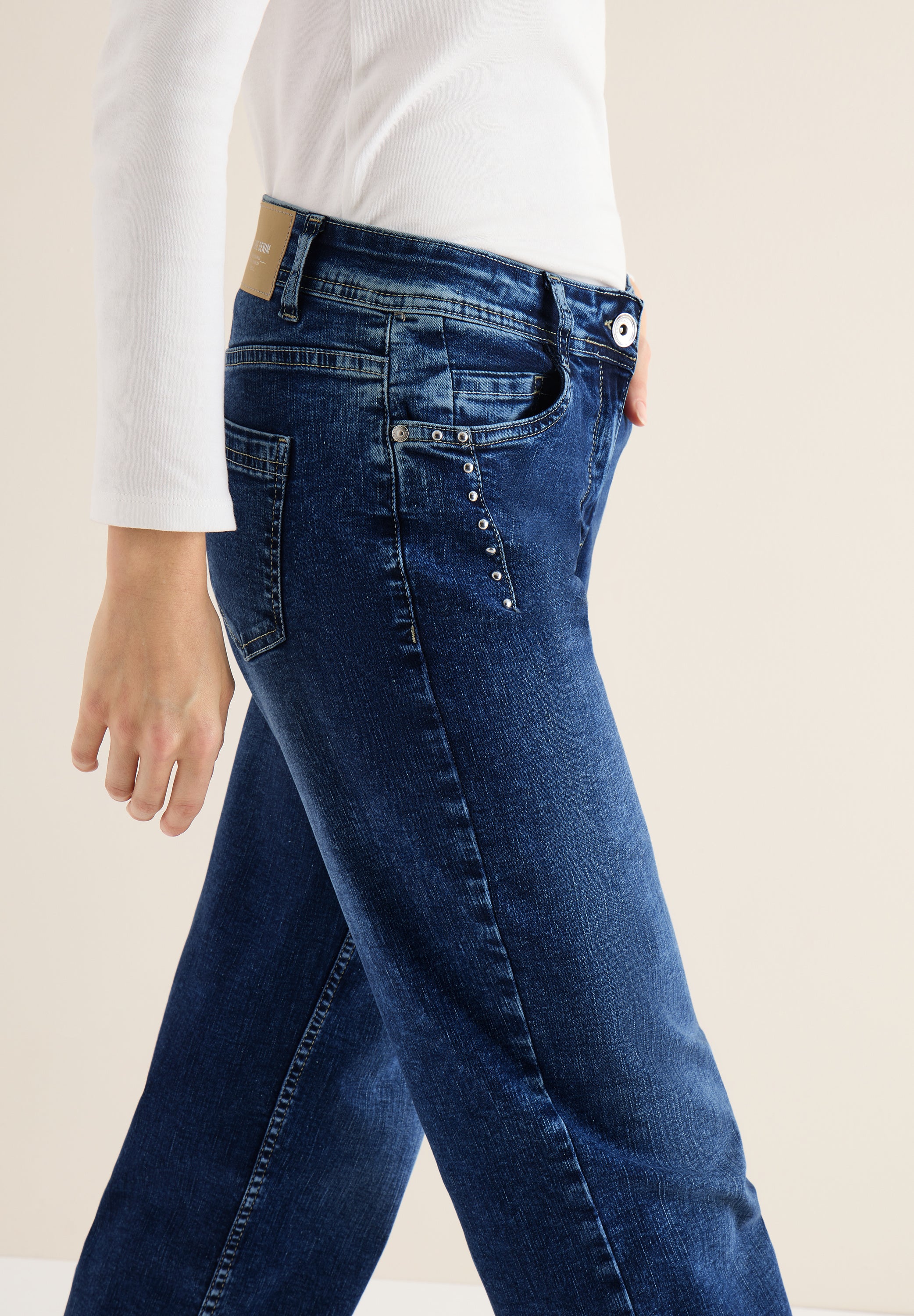 Wide Leg Jeans mit Nieten