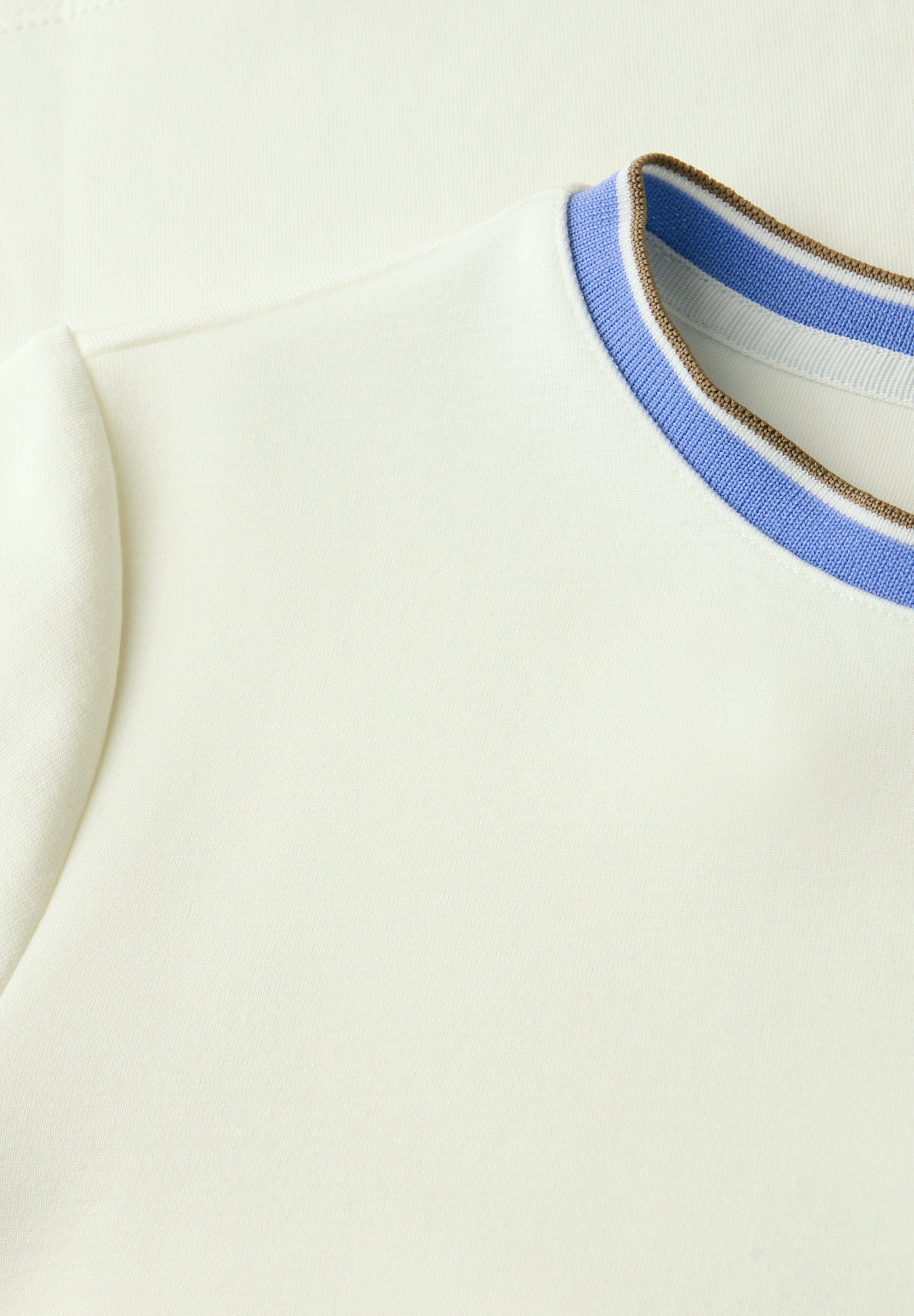 T-Shirt mit Kontrastdetail