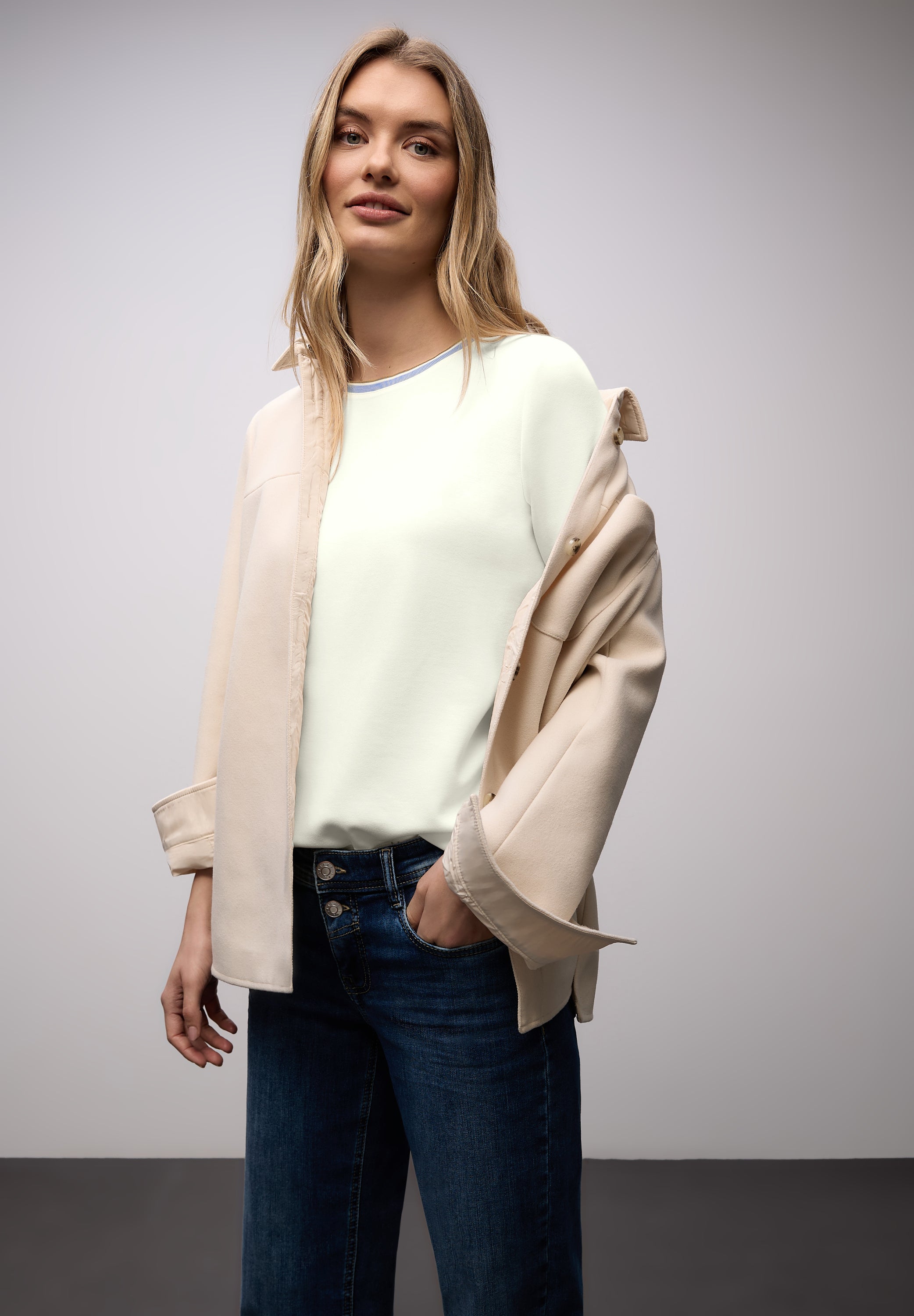 T-Shirt mit Kontrastdetail