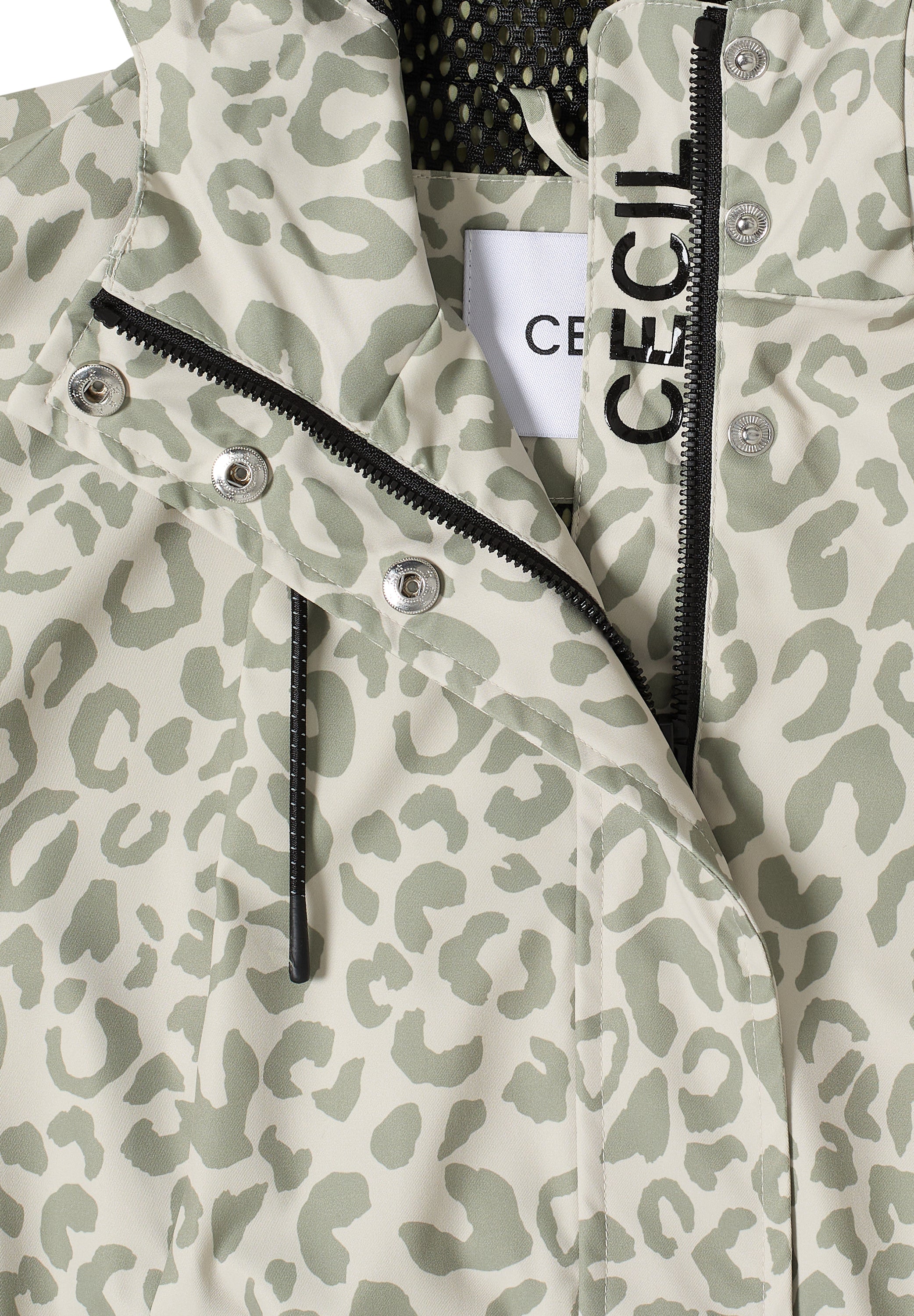 Windbreaker mit Hoodie