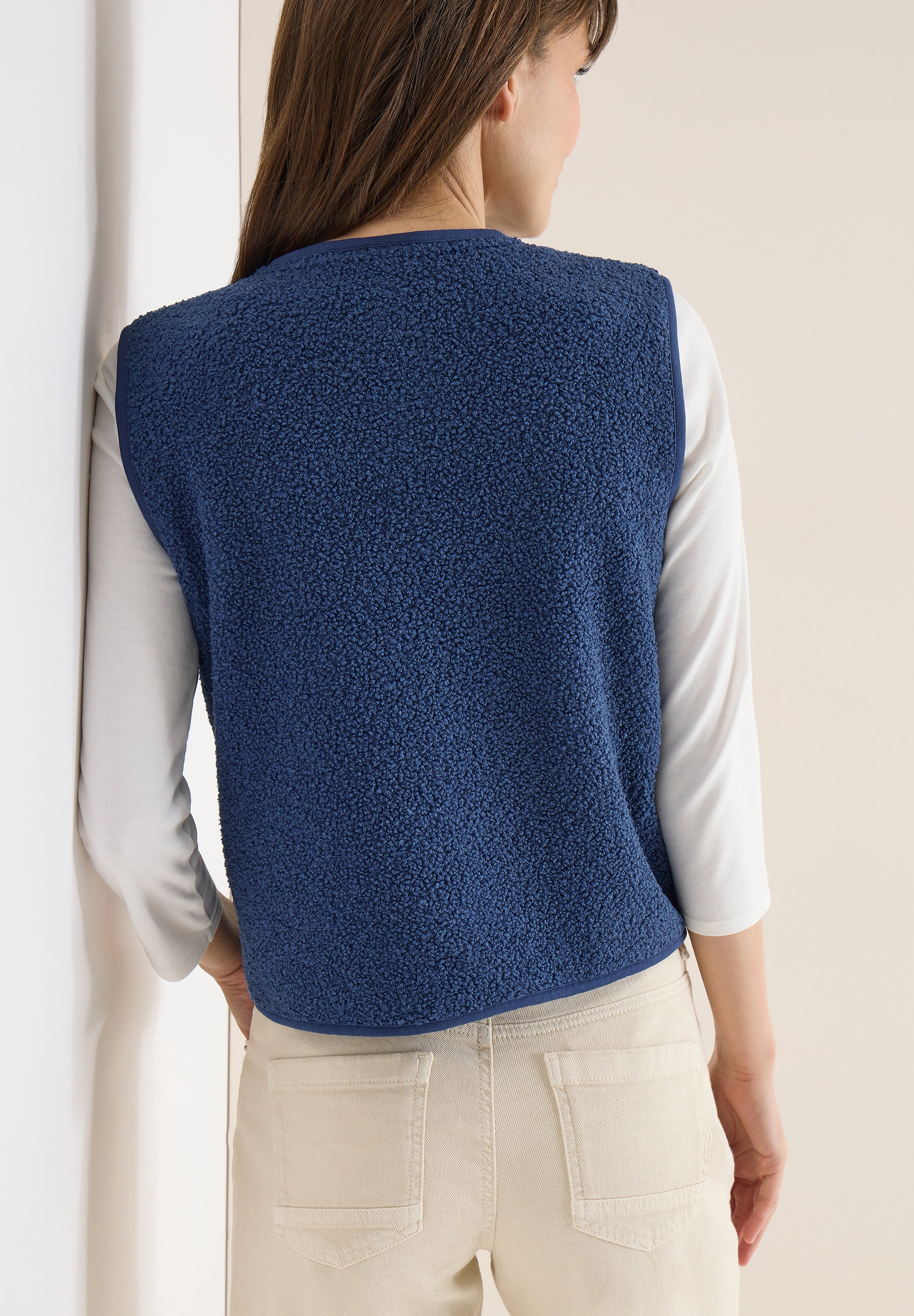 Weste aus Teddy-Material mit Rundhals