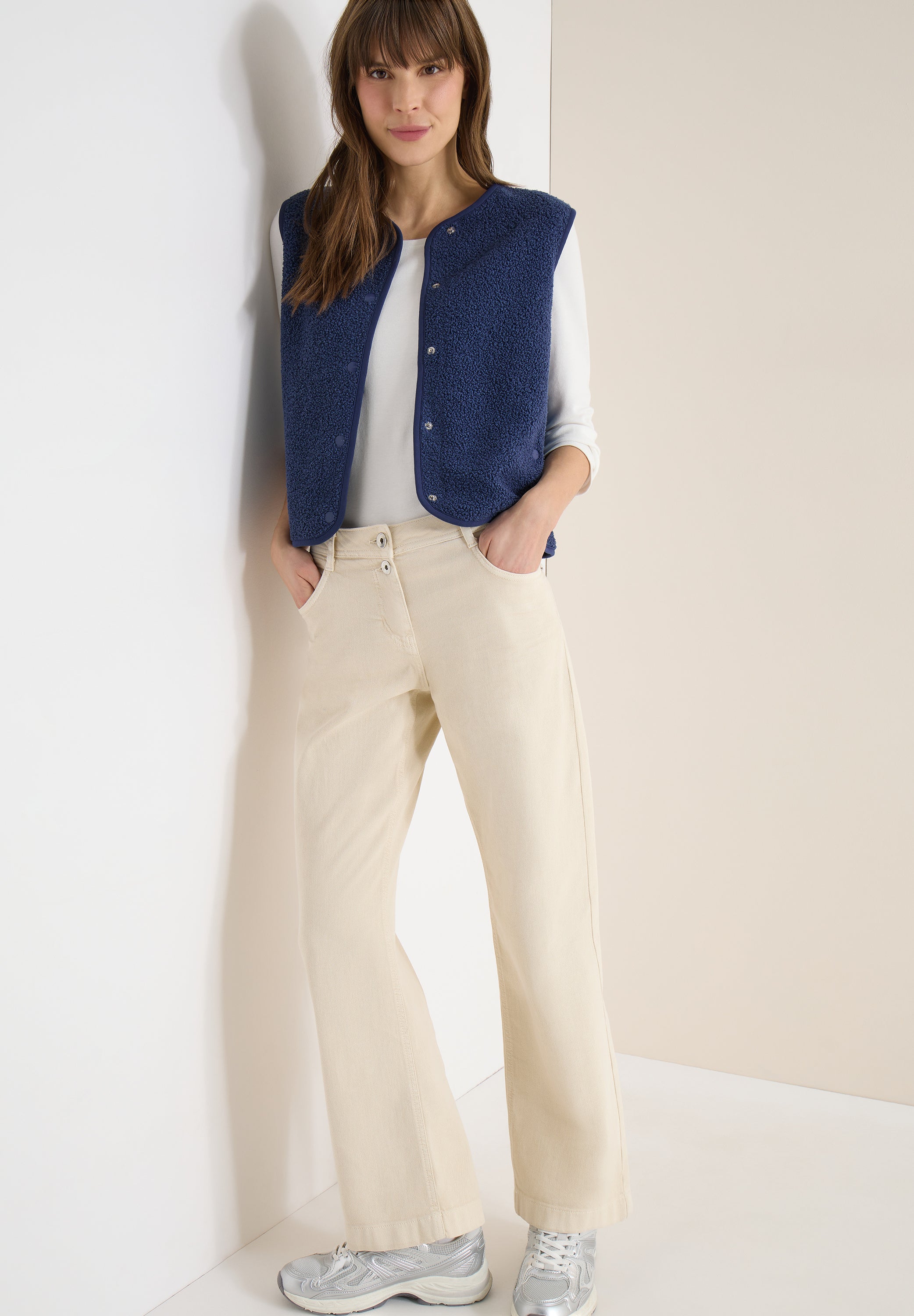 Weste aus Teddy-Material mit Rundhals