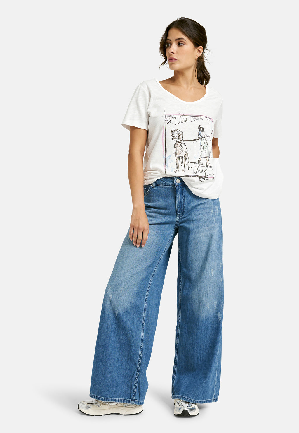 v-neck t-shirt w/ AW 1/4 sleeve