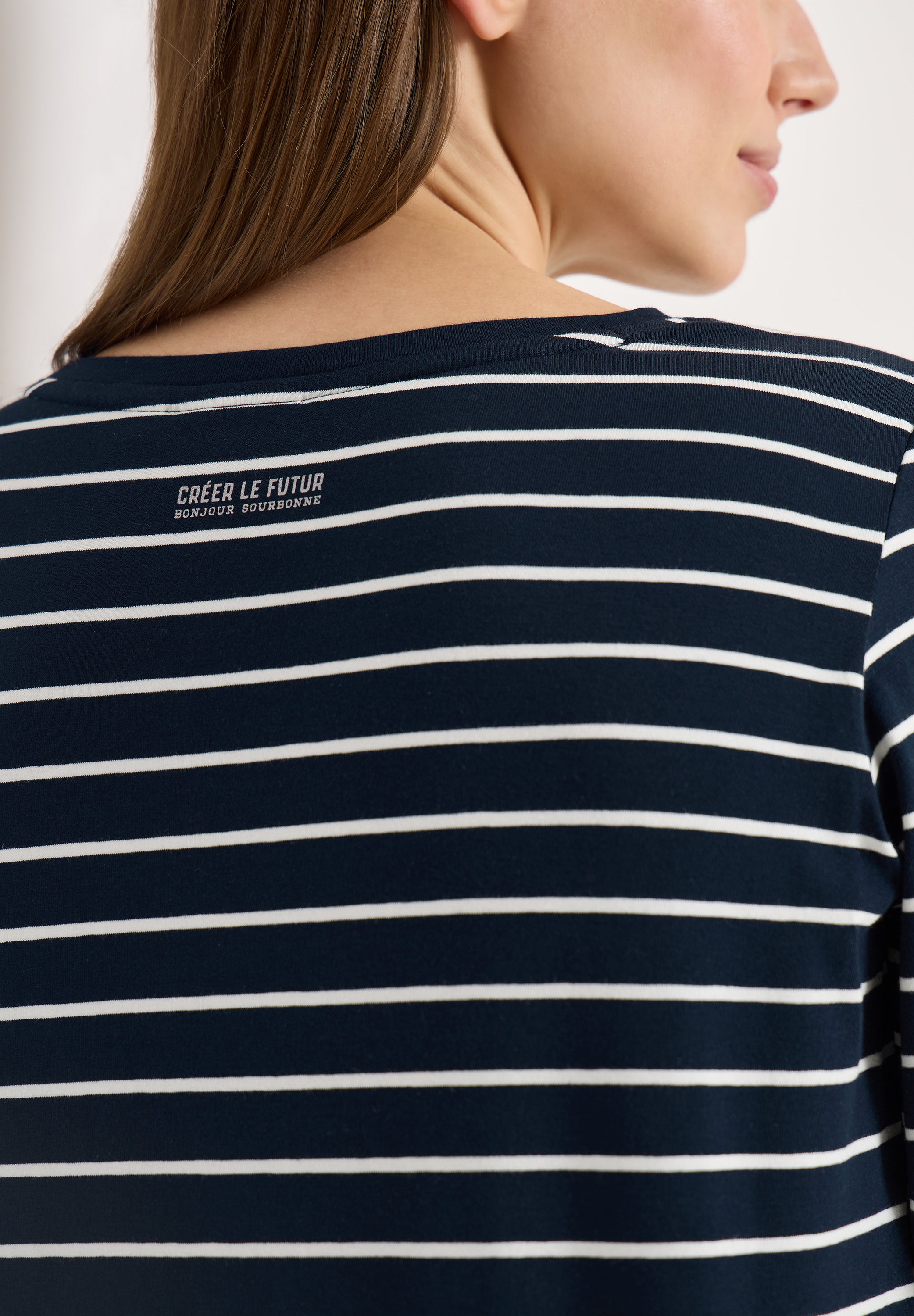 T-Shirt mit Schmuckstein Wording