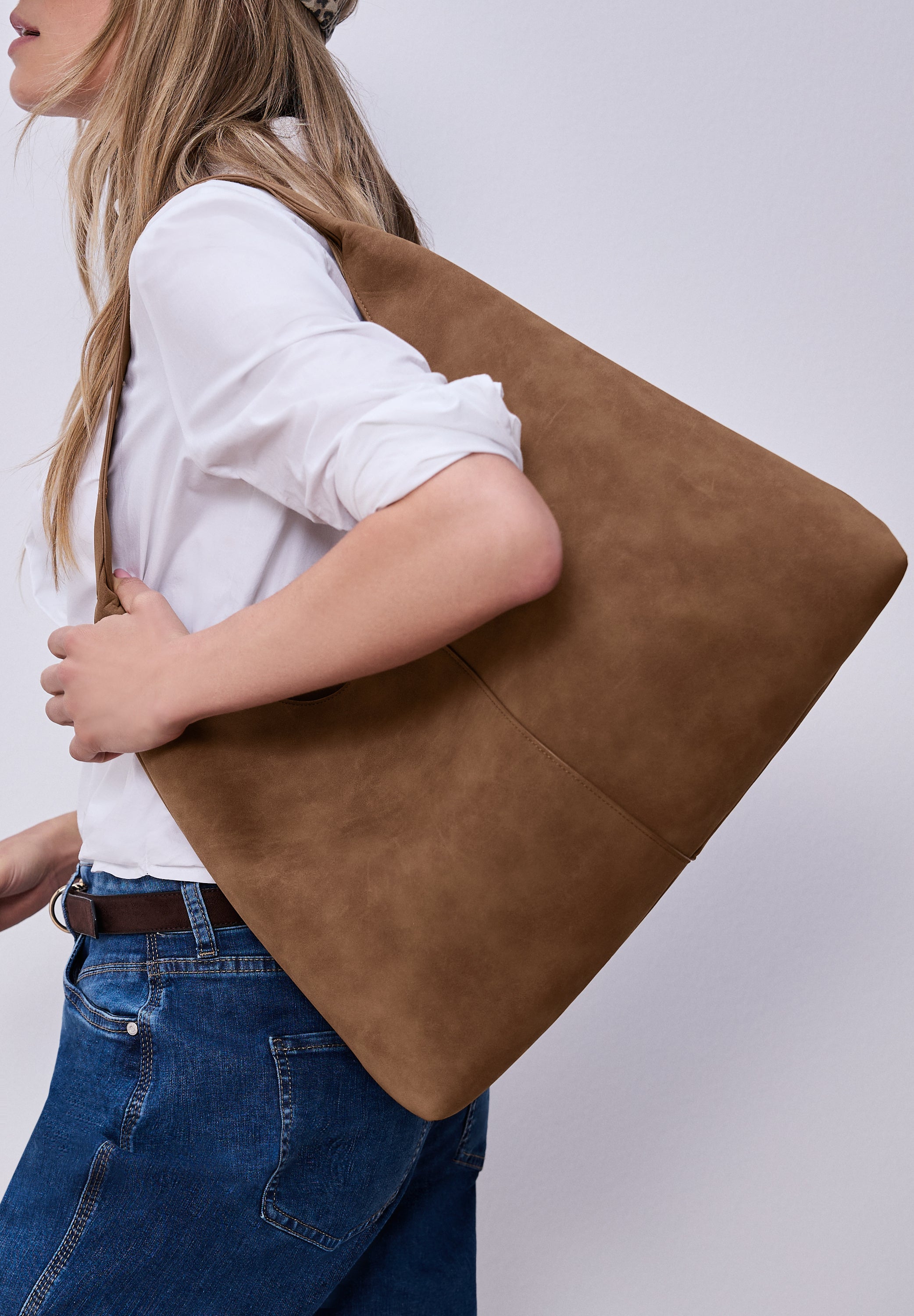 Shopper aus Velours mit Innentasche
