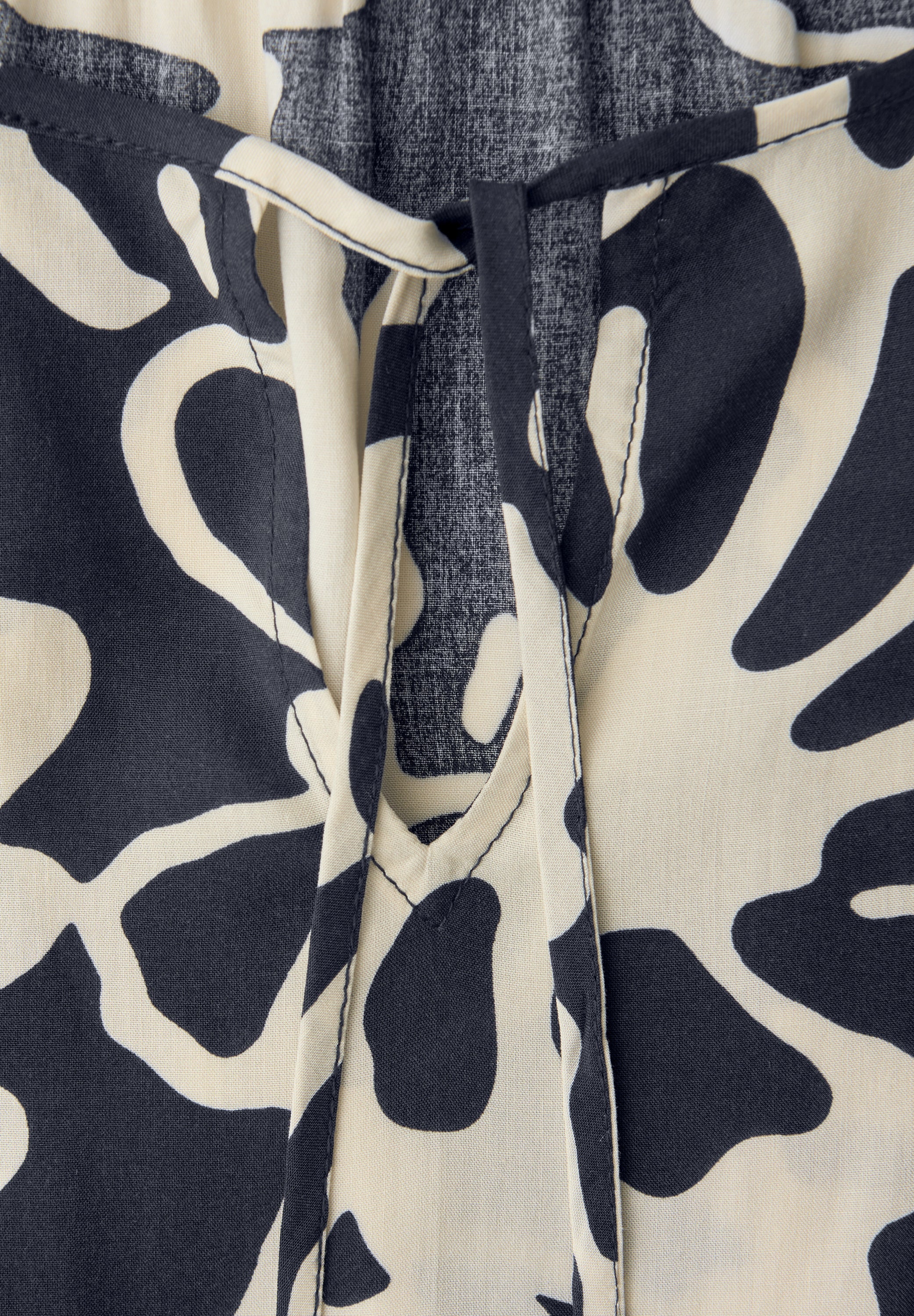 Bluse mit String-Detail