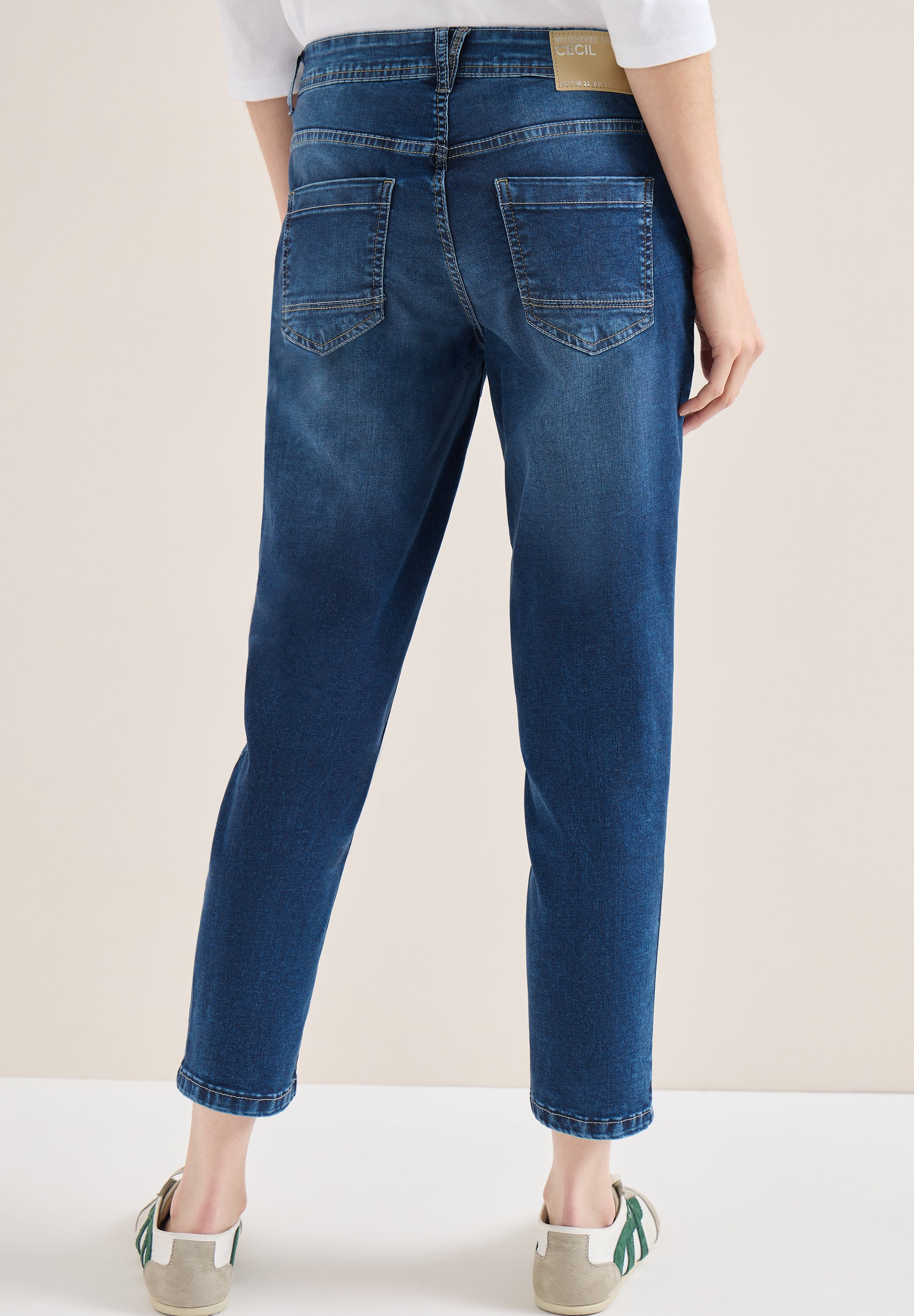 Mid Waist Slim Leg Jeans im Casual Fit