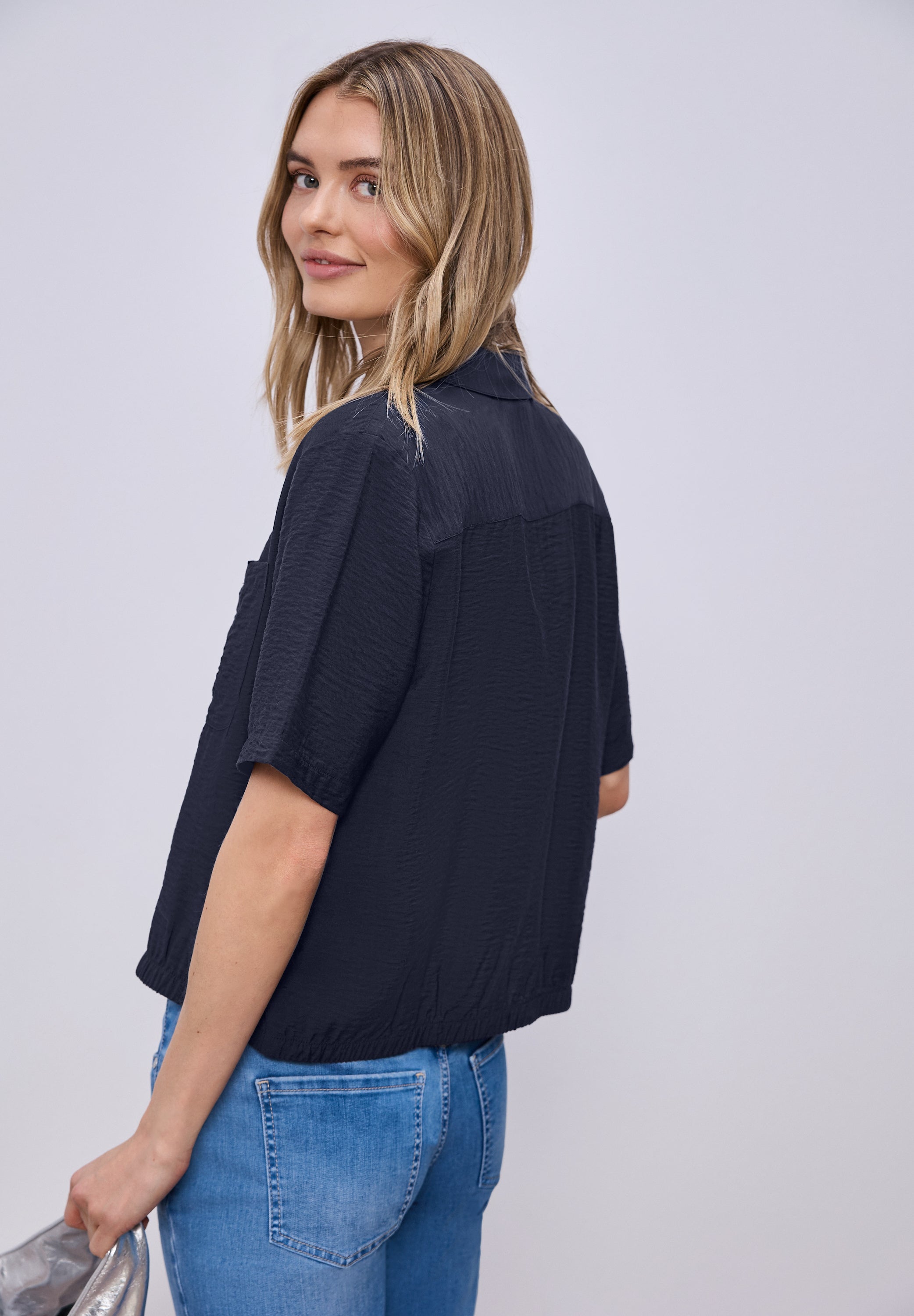 Kurzarm Bluse mit Elastiksaum