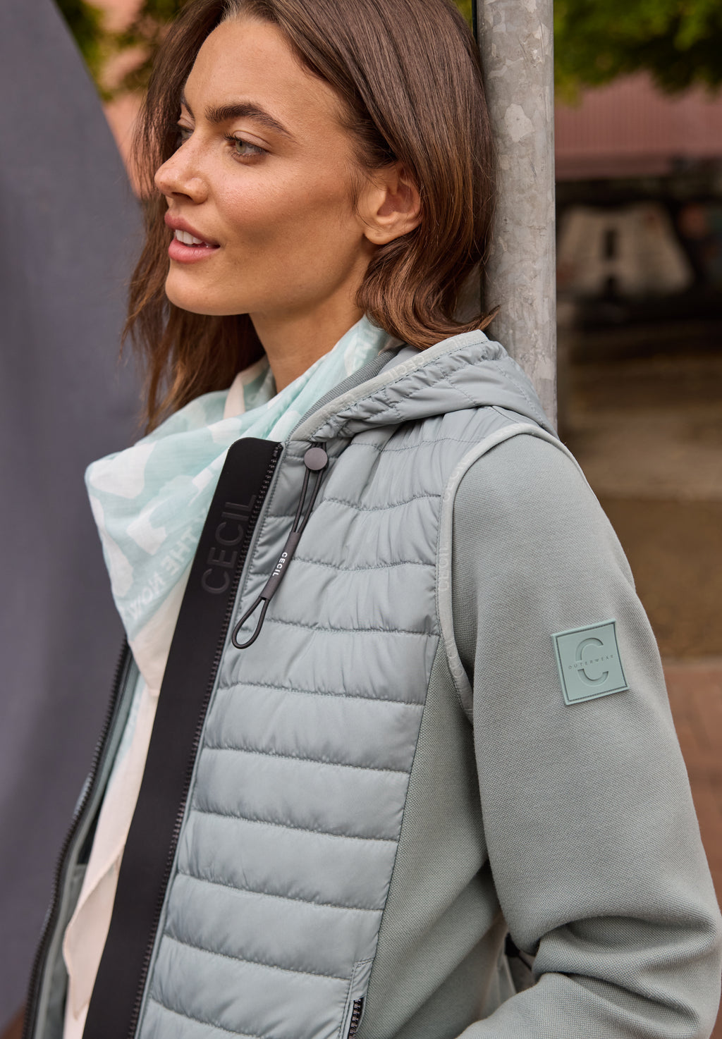 Jacke mit Strukturmix und Kapuze
