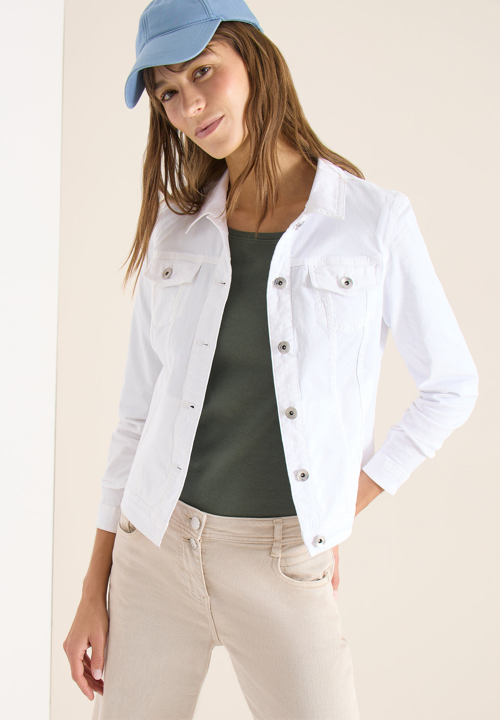 Jeansjacke mit Brusttaschen und Knöpfen