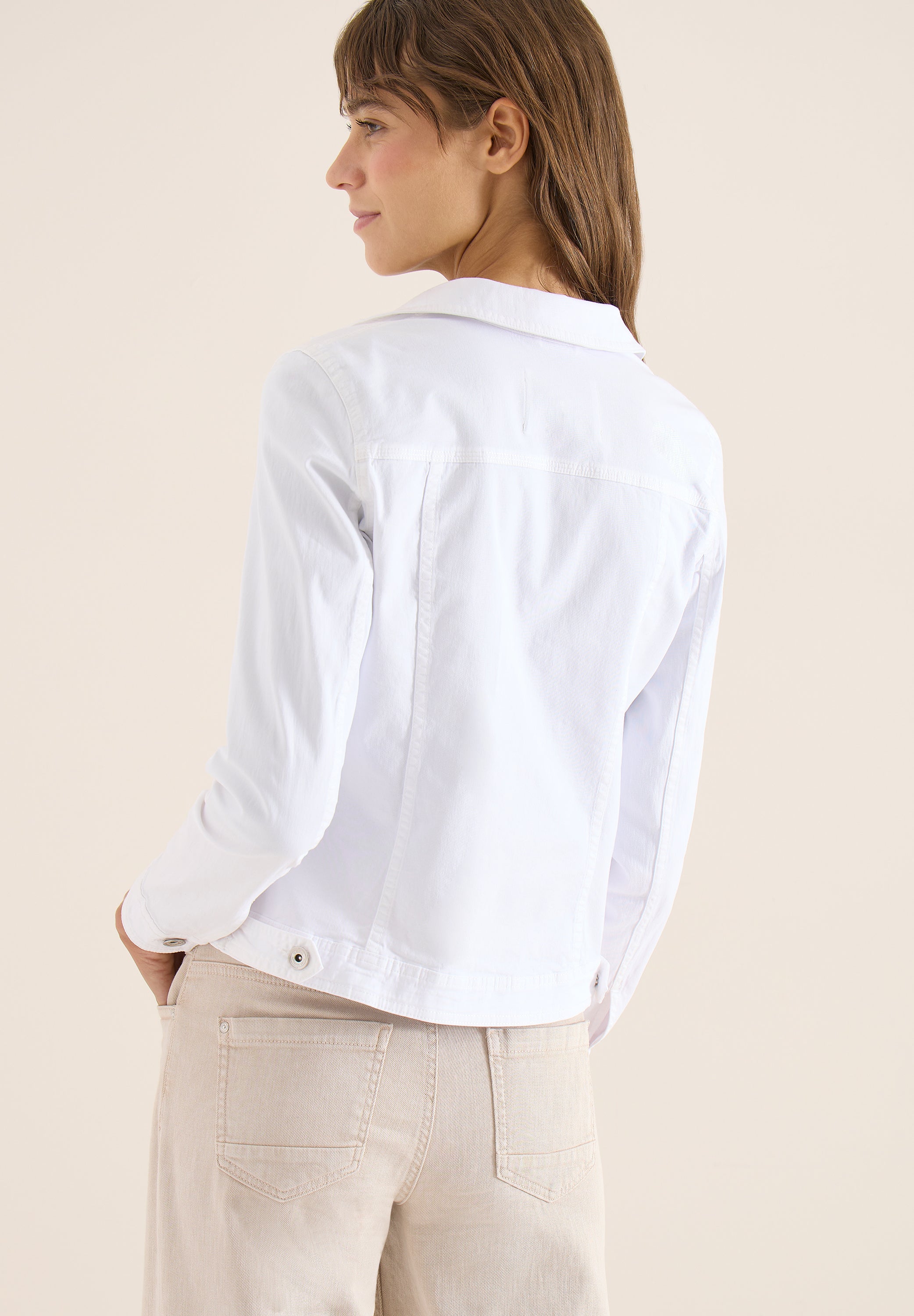 Jeansjacke mit Brusttaschen und Knöpfen