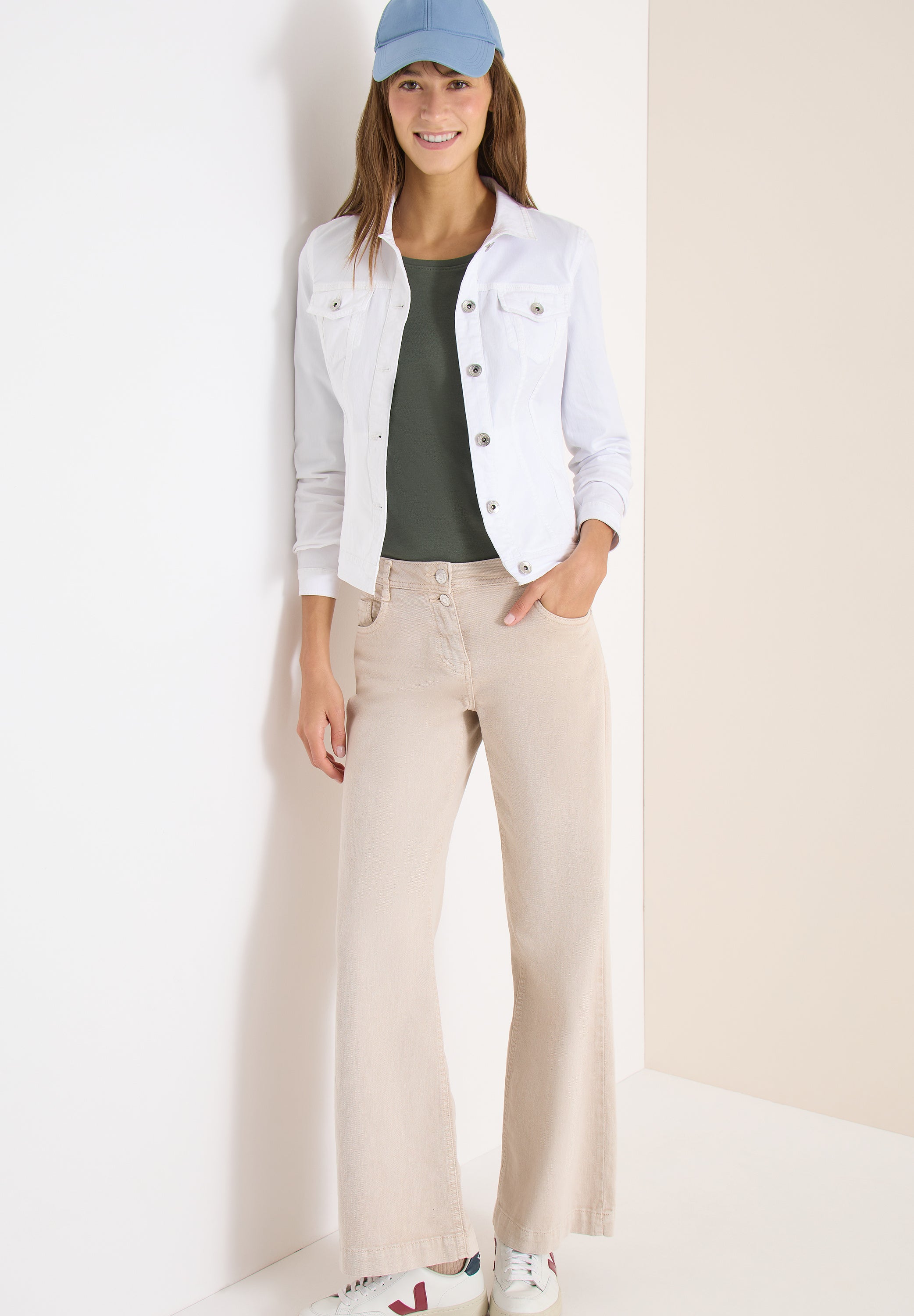 Jeansjacke mit Brusttaschen und Knöpfen