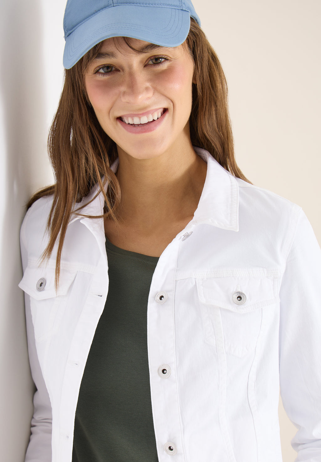 Jeansjacke mit Brusttaschen und Knöpfen