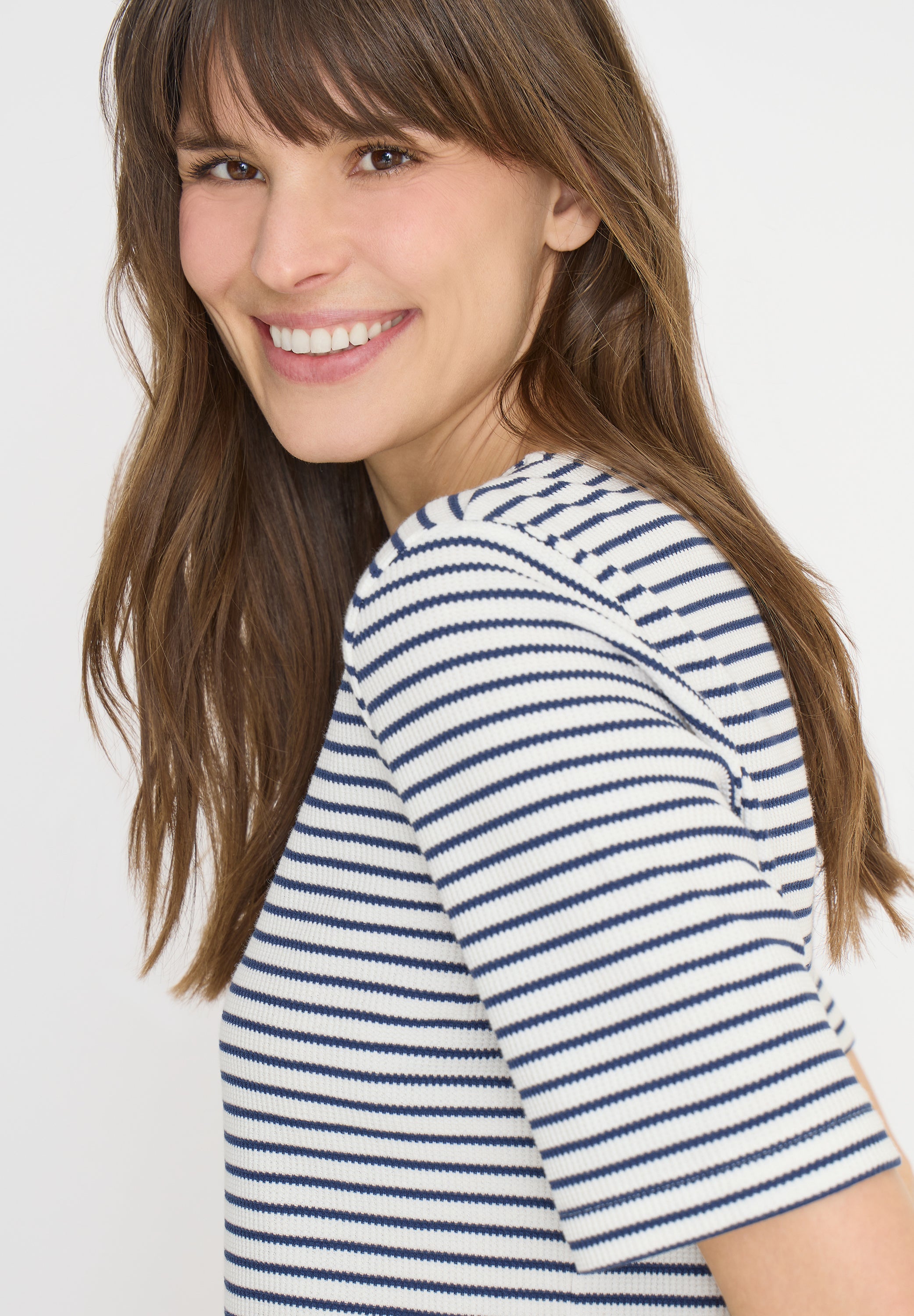 T-Shirt mit gerundetem V-Ausschnitt