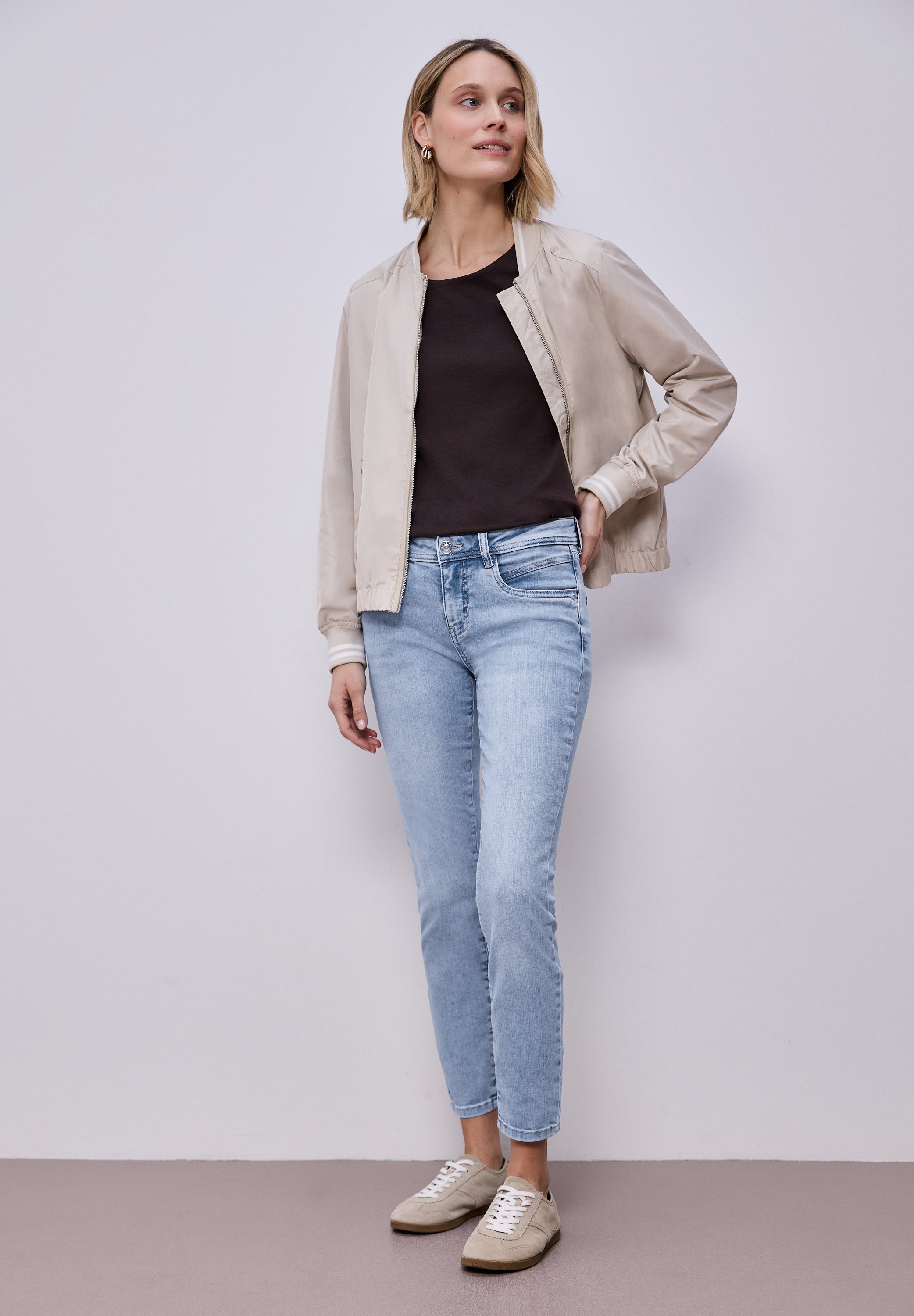 Mid Waist Slim Leg Jeans im Slim Fit