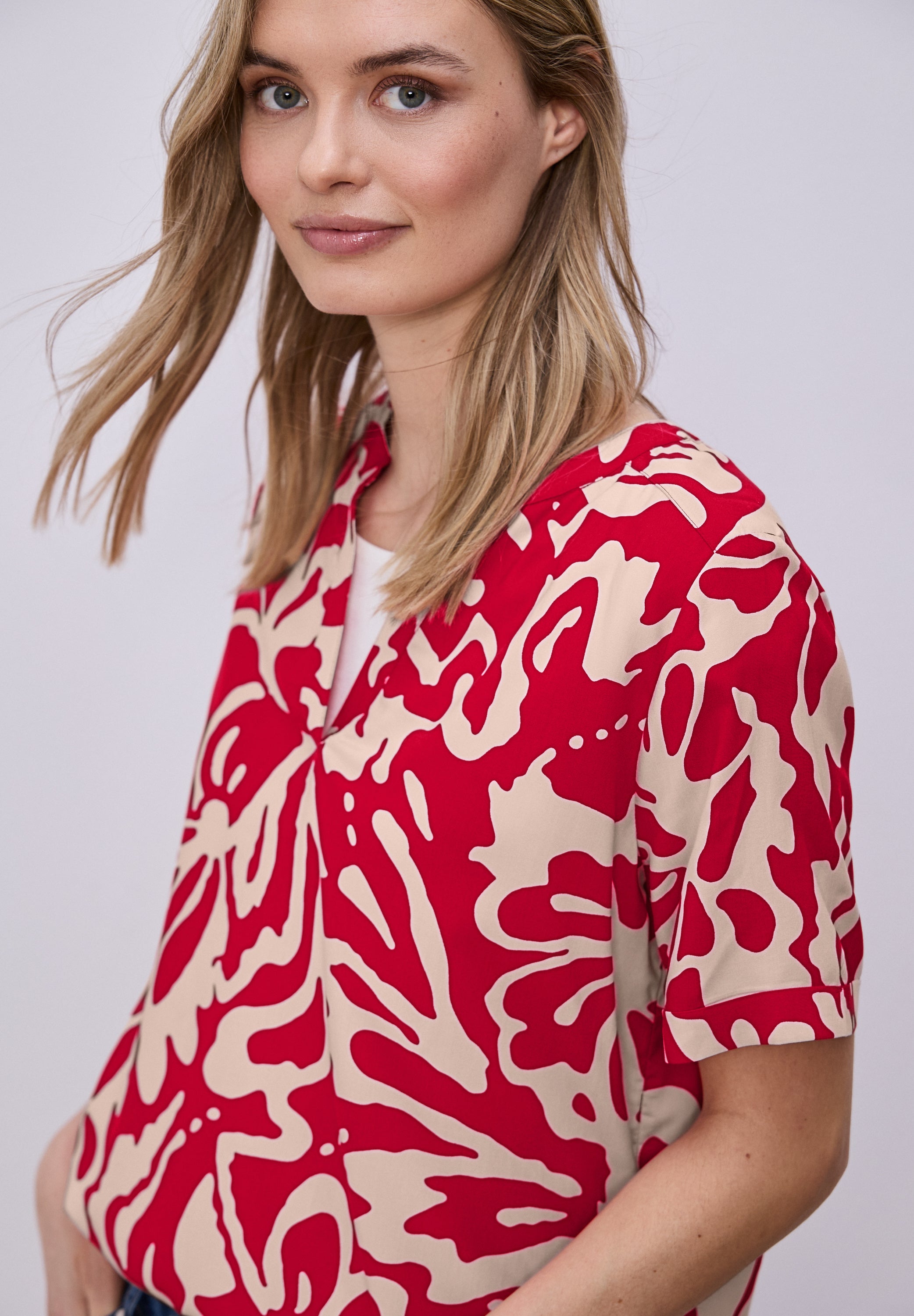 Kurzarm Bluse mit floralem Muster