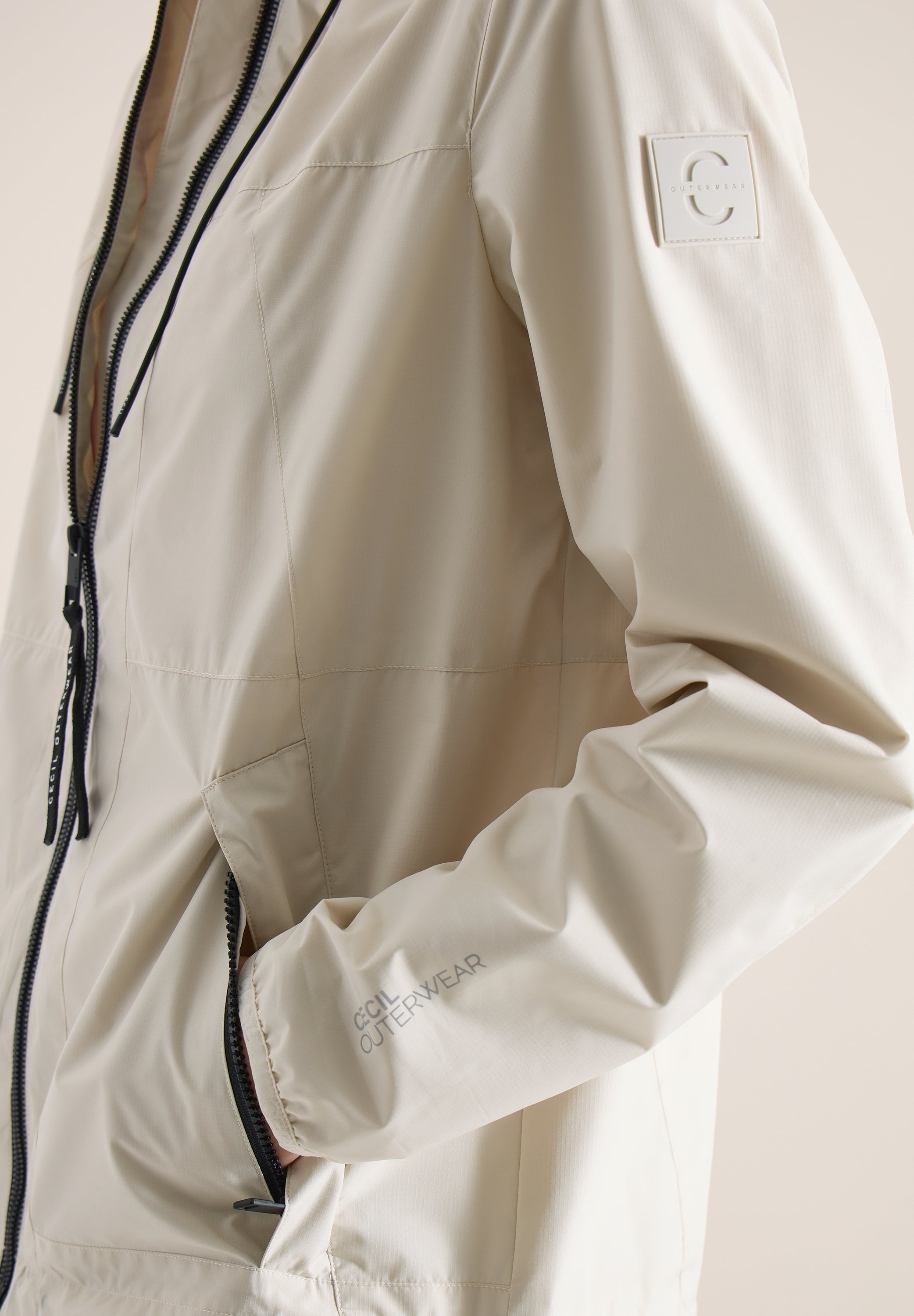 Jacke mit Kapuze und Tunnelzug