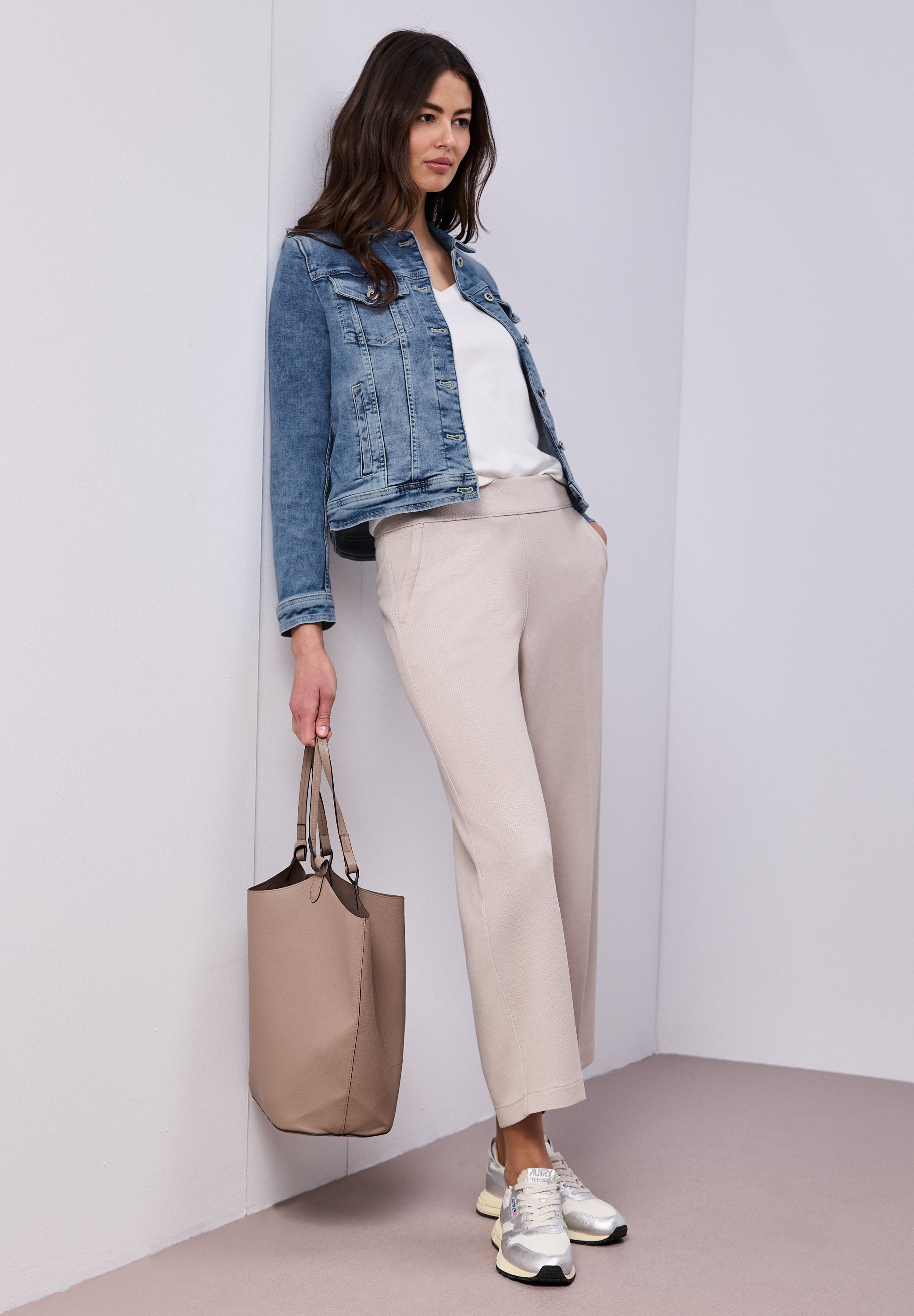 Jeansjacke mit Brusttaschen und Knöpfen