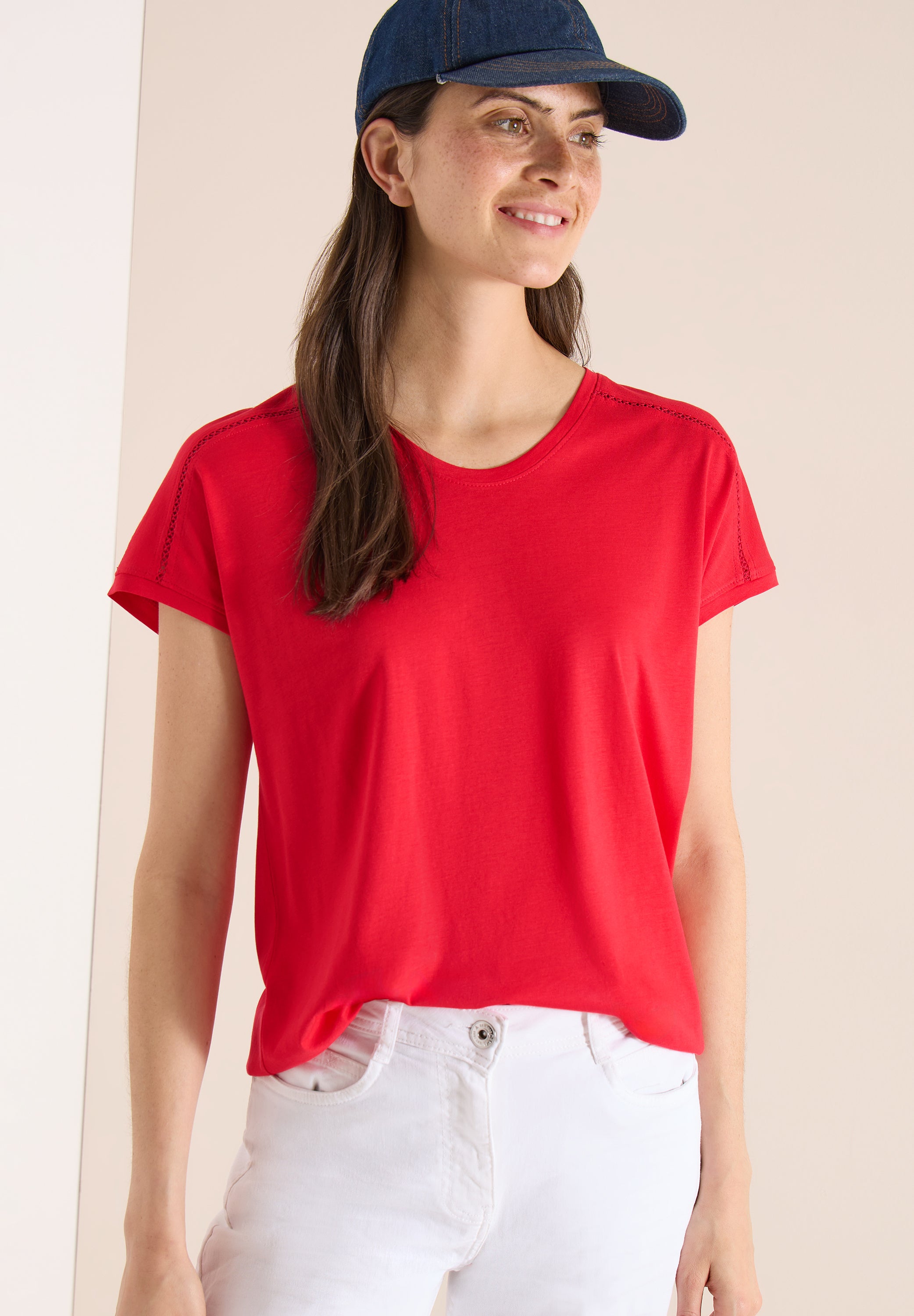 T-Shirt mit V-Neck und Spitzendetail