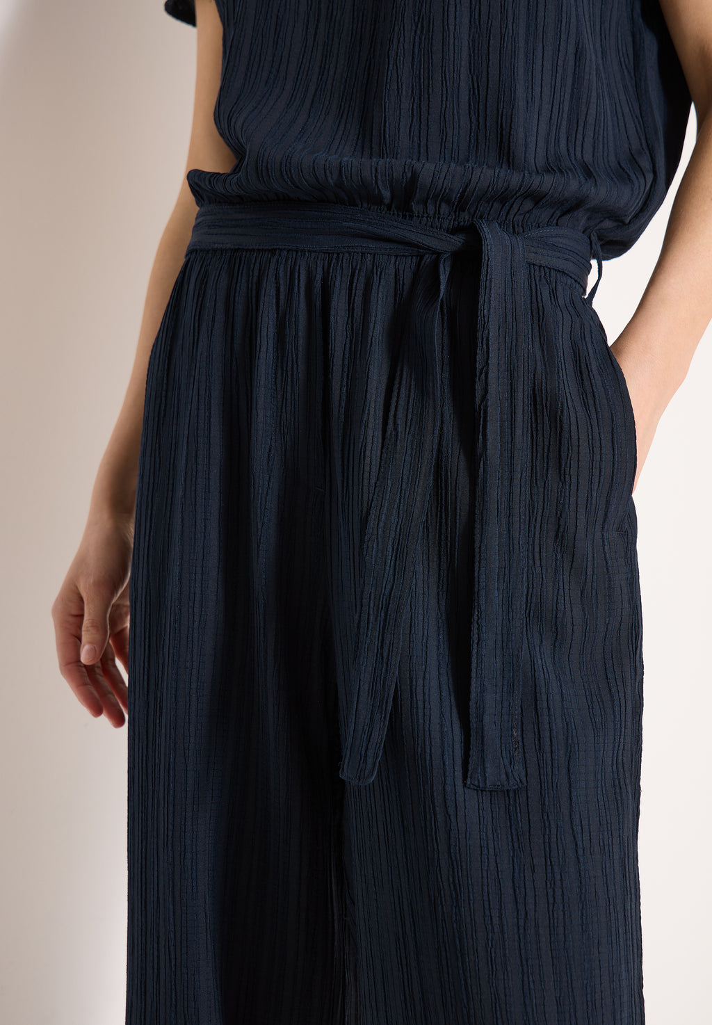 Straight Leg Jumpsuit mit Struktur