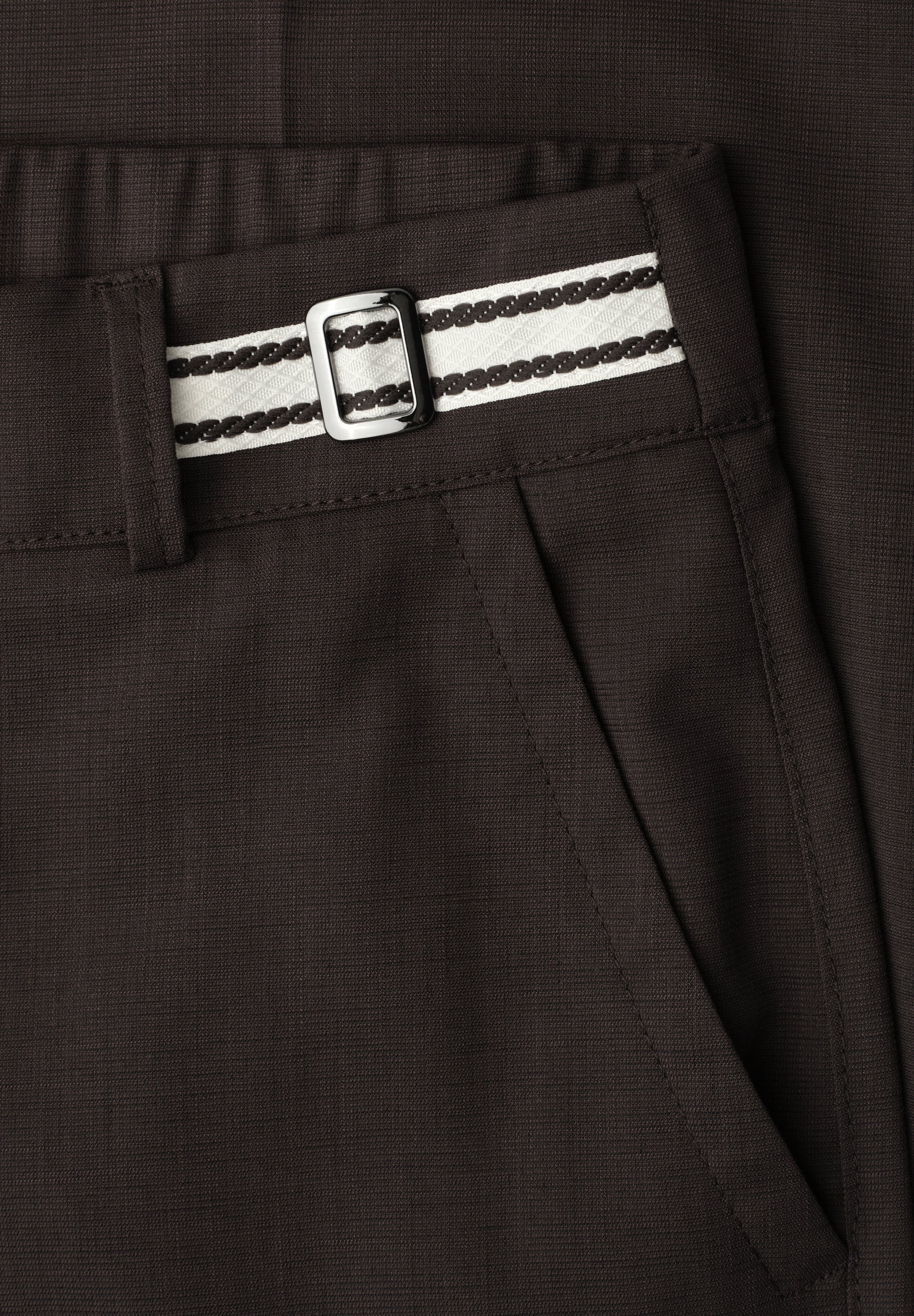Straight Leg Hose mit Gürteldetails