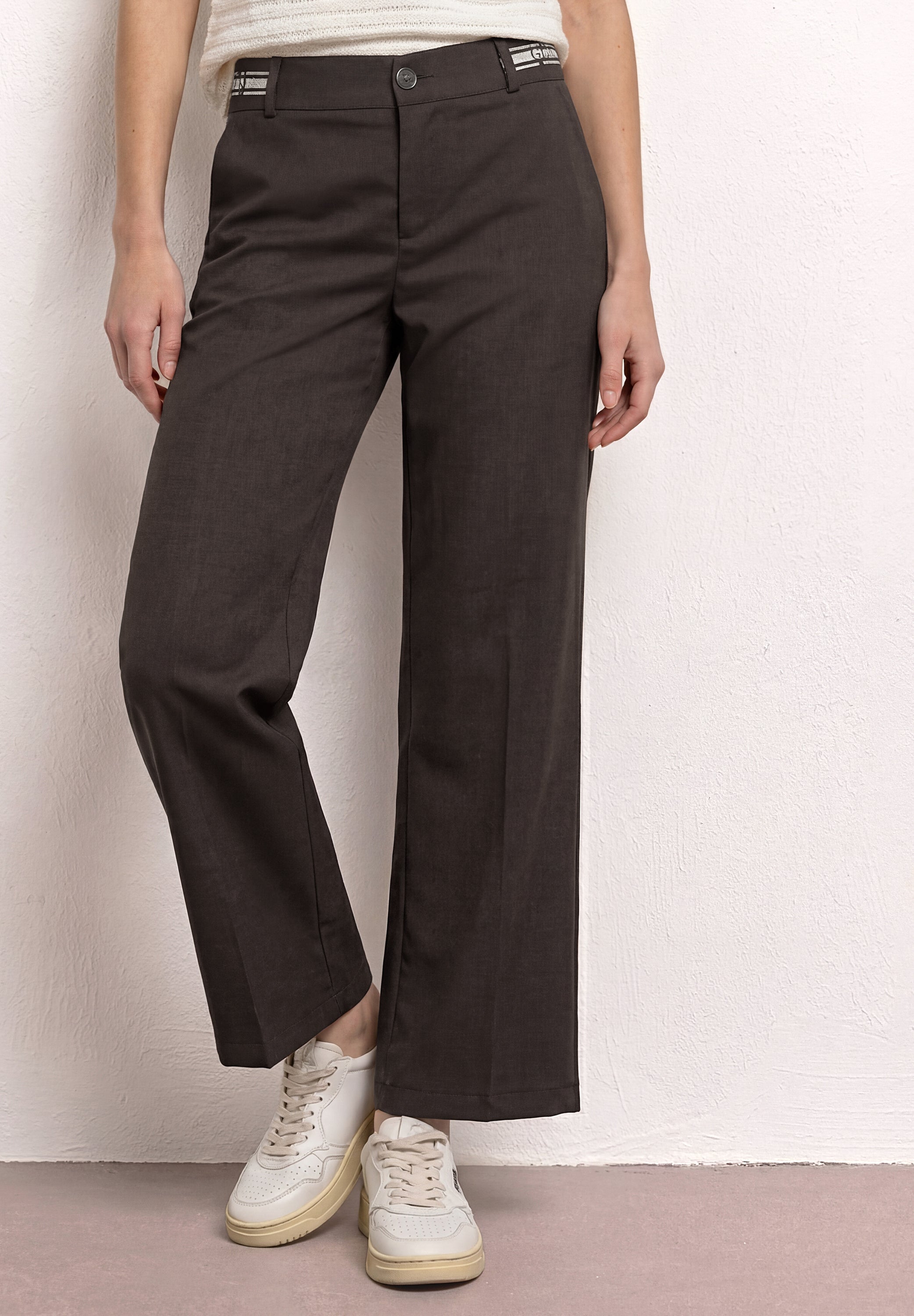 Straight Leg Hose mit Gürteldetails