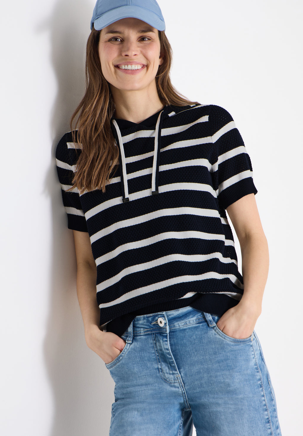 Kurzarm Pullover mit Kapuze