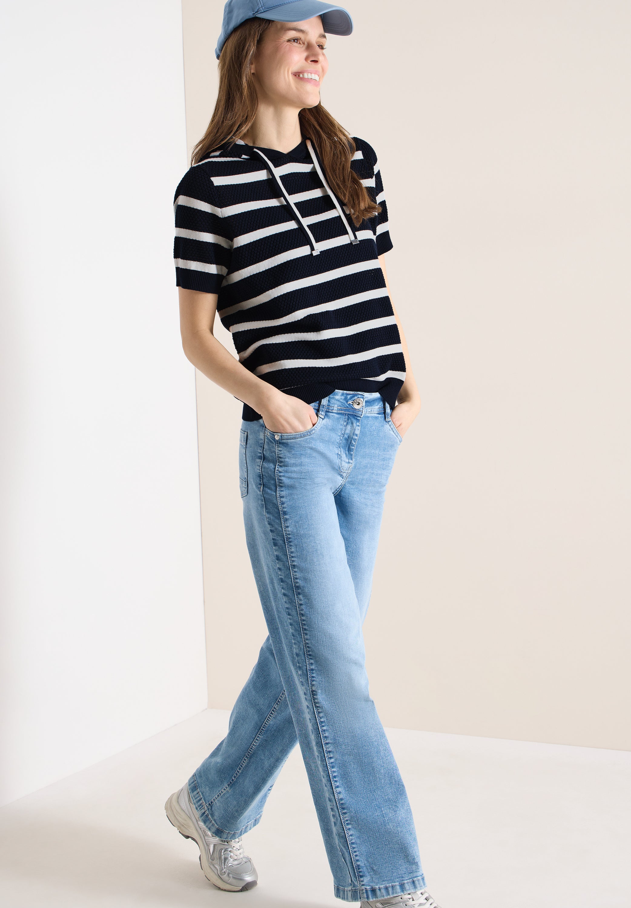 Kurzarm Pullover mit Kapuze