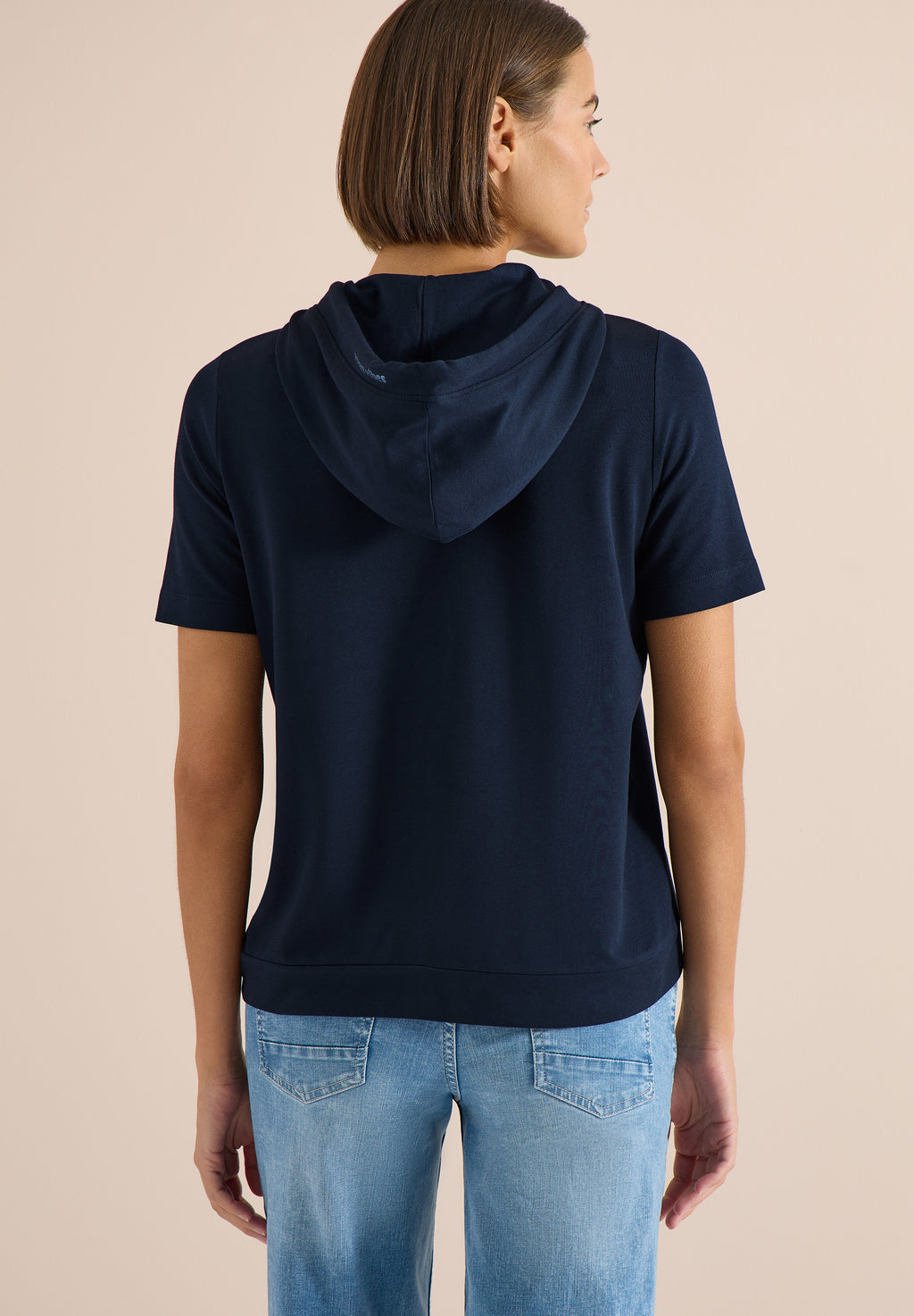 Kurzarm Shirt mit Kapuze und Wording