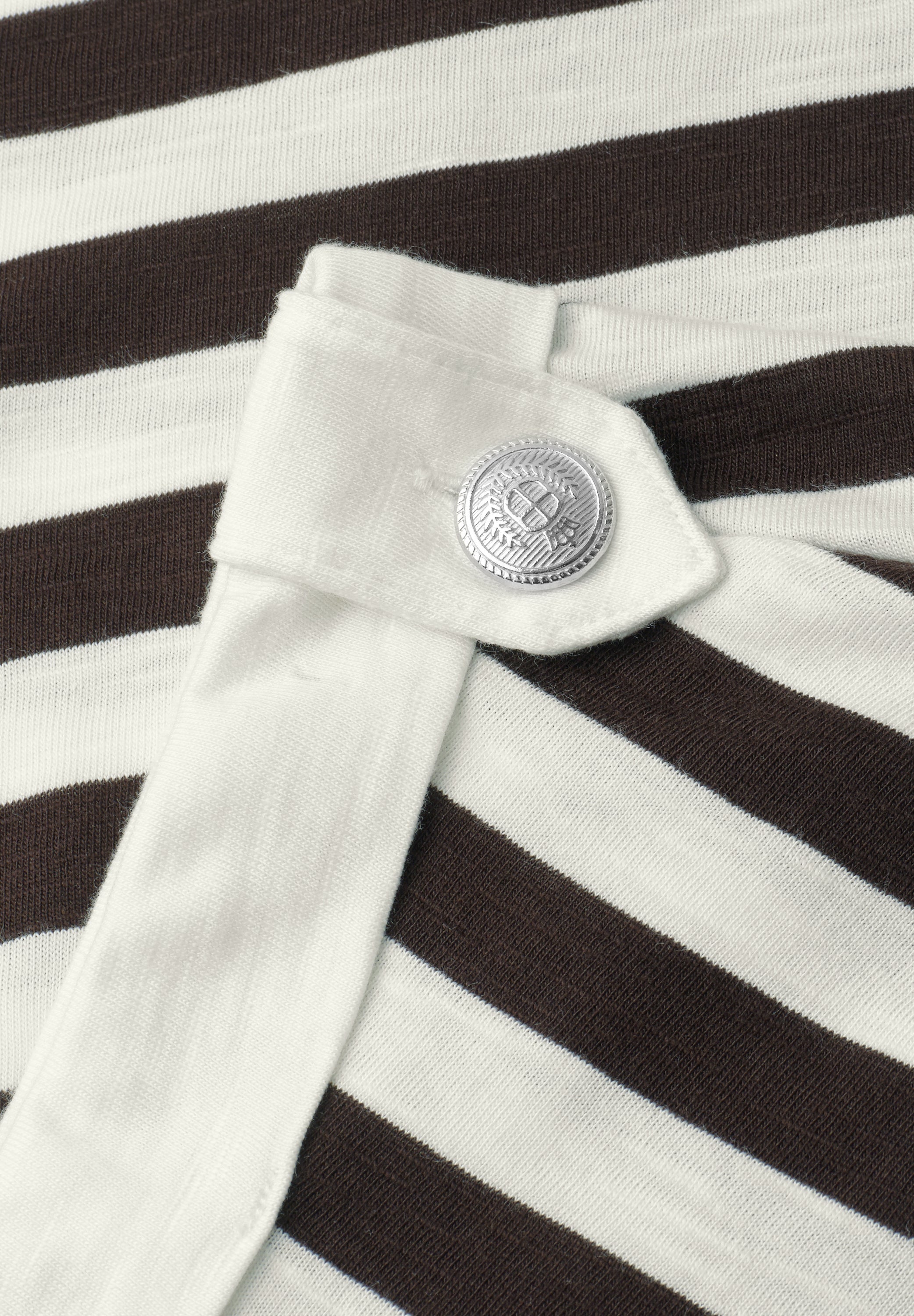 T-Shirt mit Rundhals und Knopfdetail