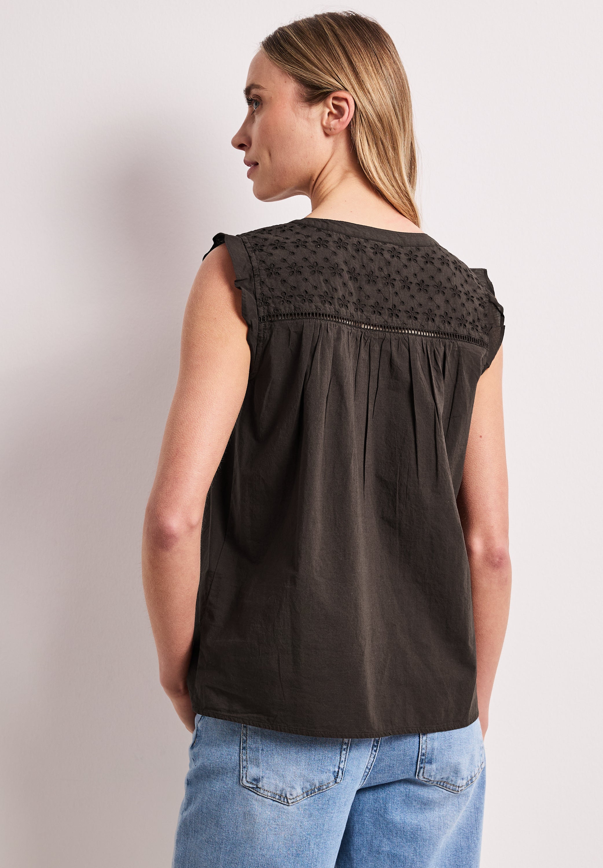Blusentop mit Split Neck und Shiffleydetails