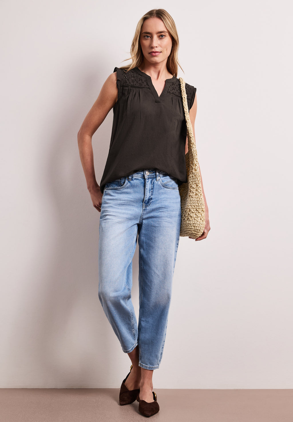 Blusentop mit Split Neck und Shiffleydetails