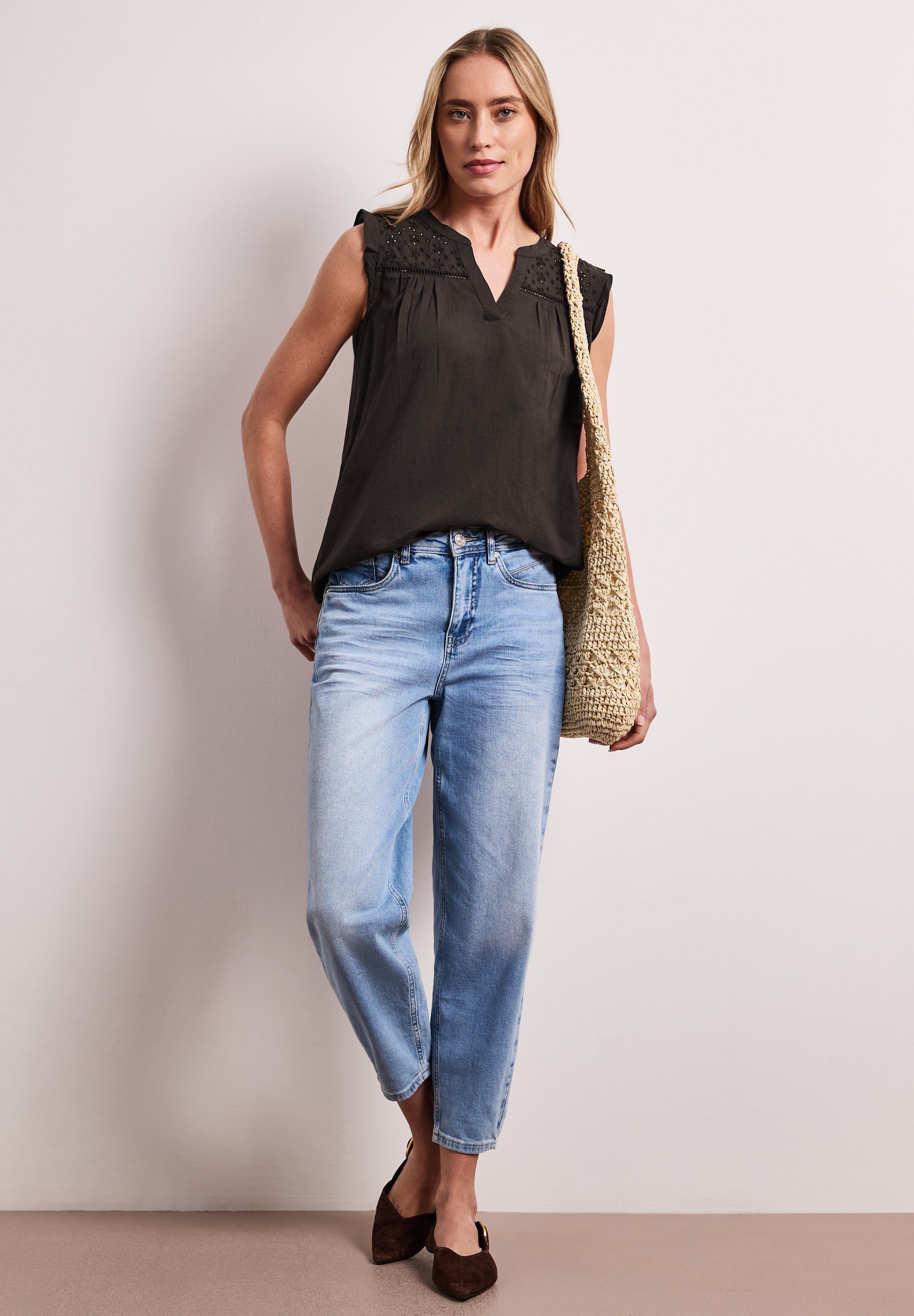 Blusentop mit Split Neck und Shiffleydetails