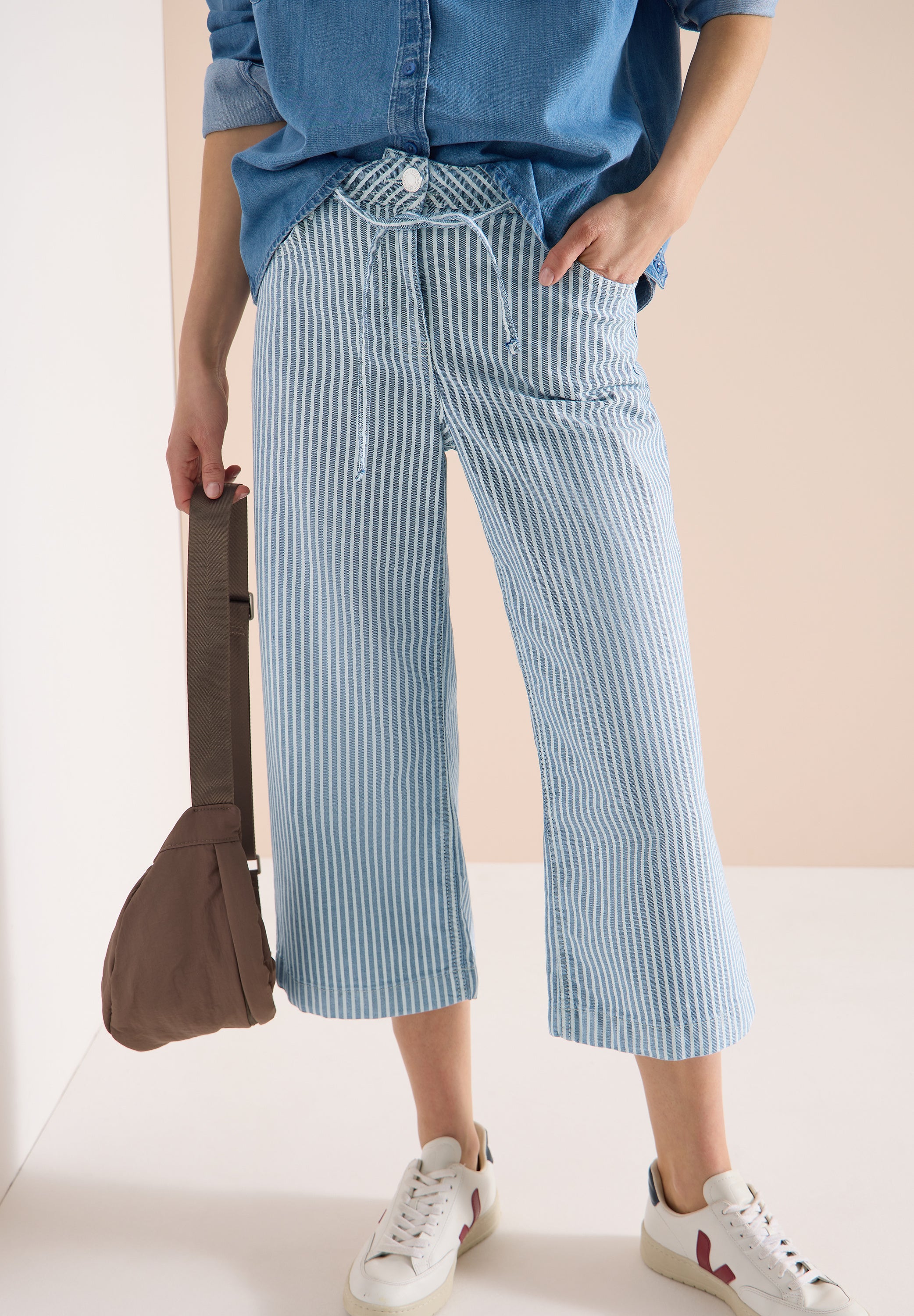 Wide Flared Leg Jeans mit Streifen