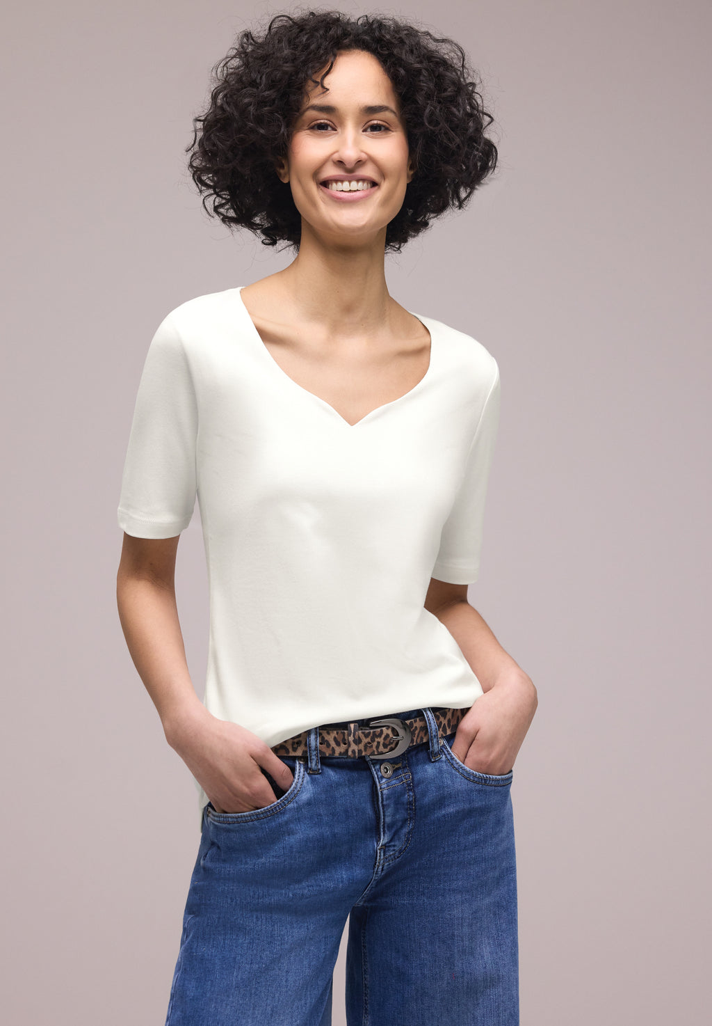 Basic T-Shirt mit Herzausschnitt