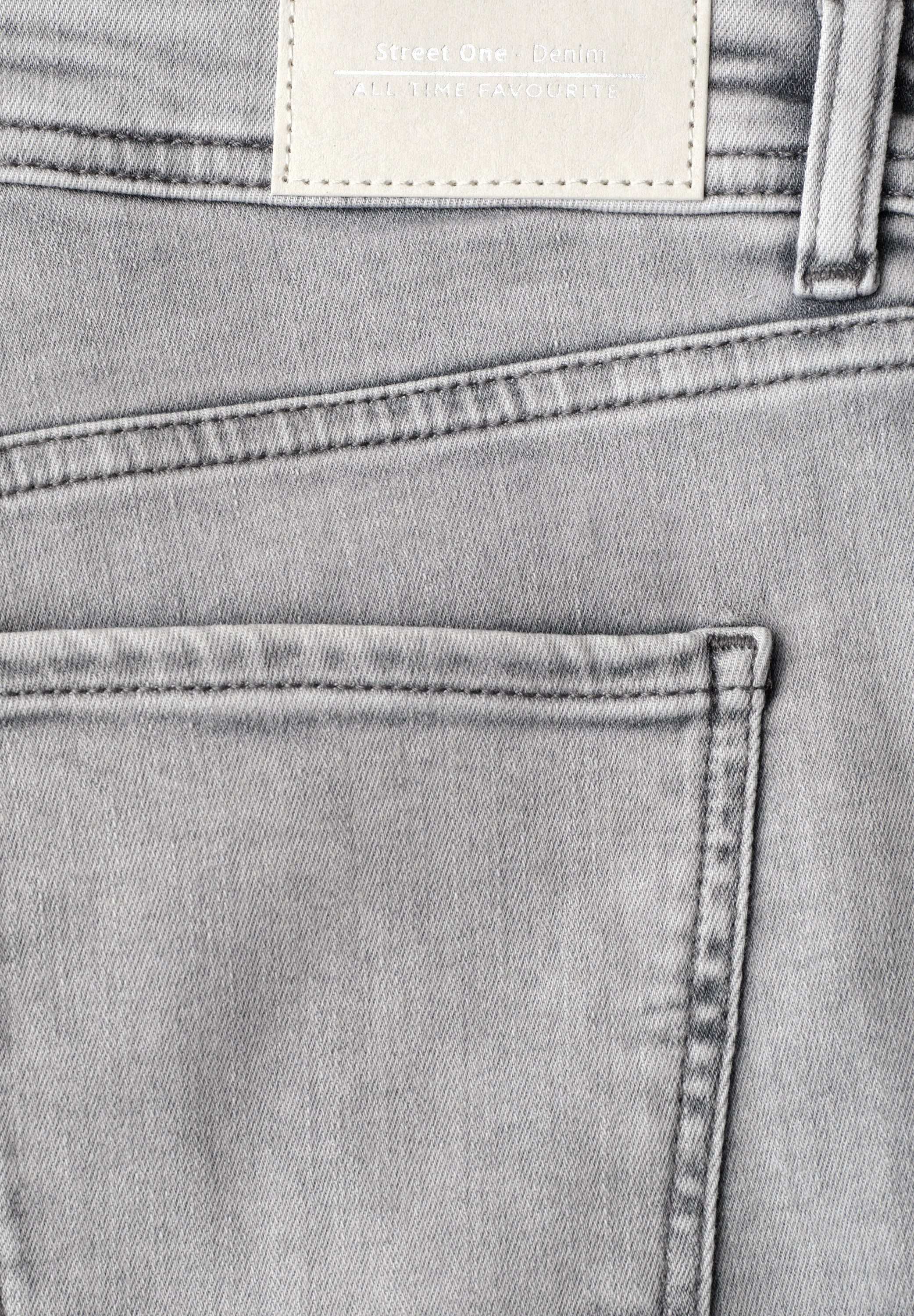 Slim Leg Bermuda mit Turn-Up-Detail