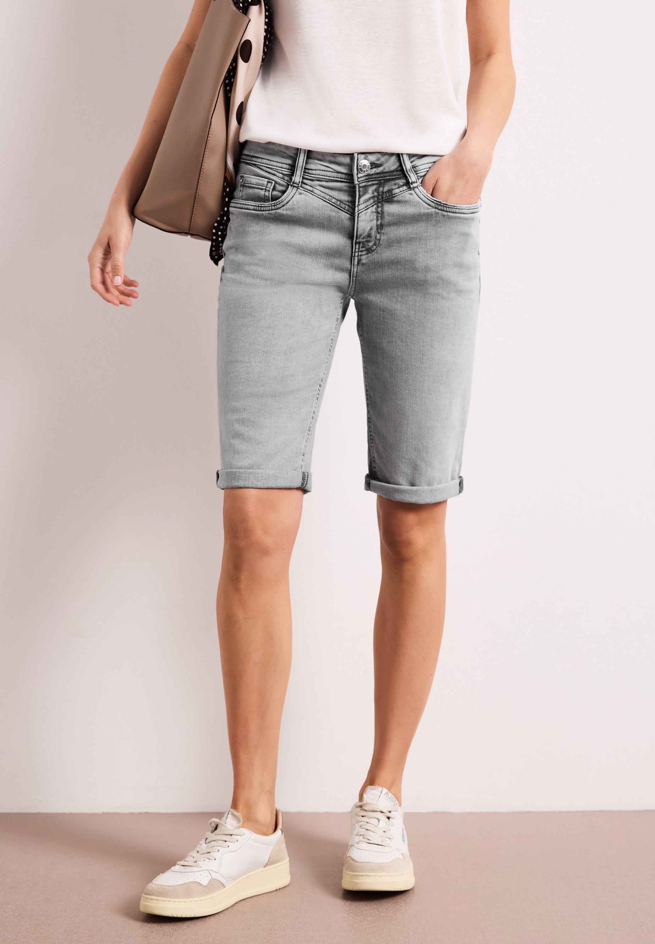 Slim Leg Bermuda mit Turn-Up-Detail